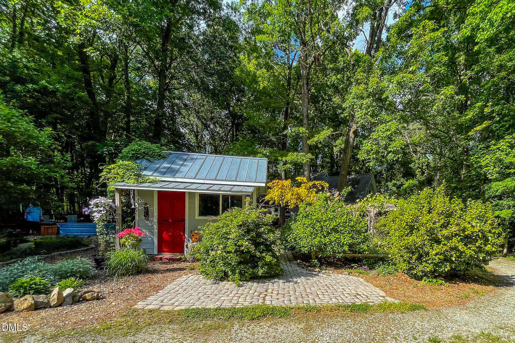 main property photo 40