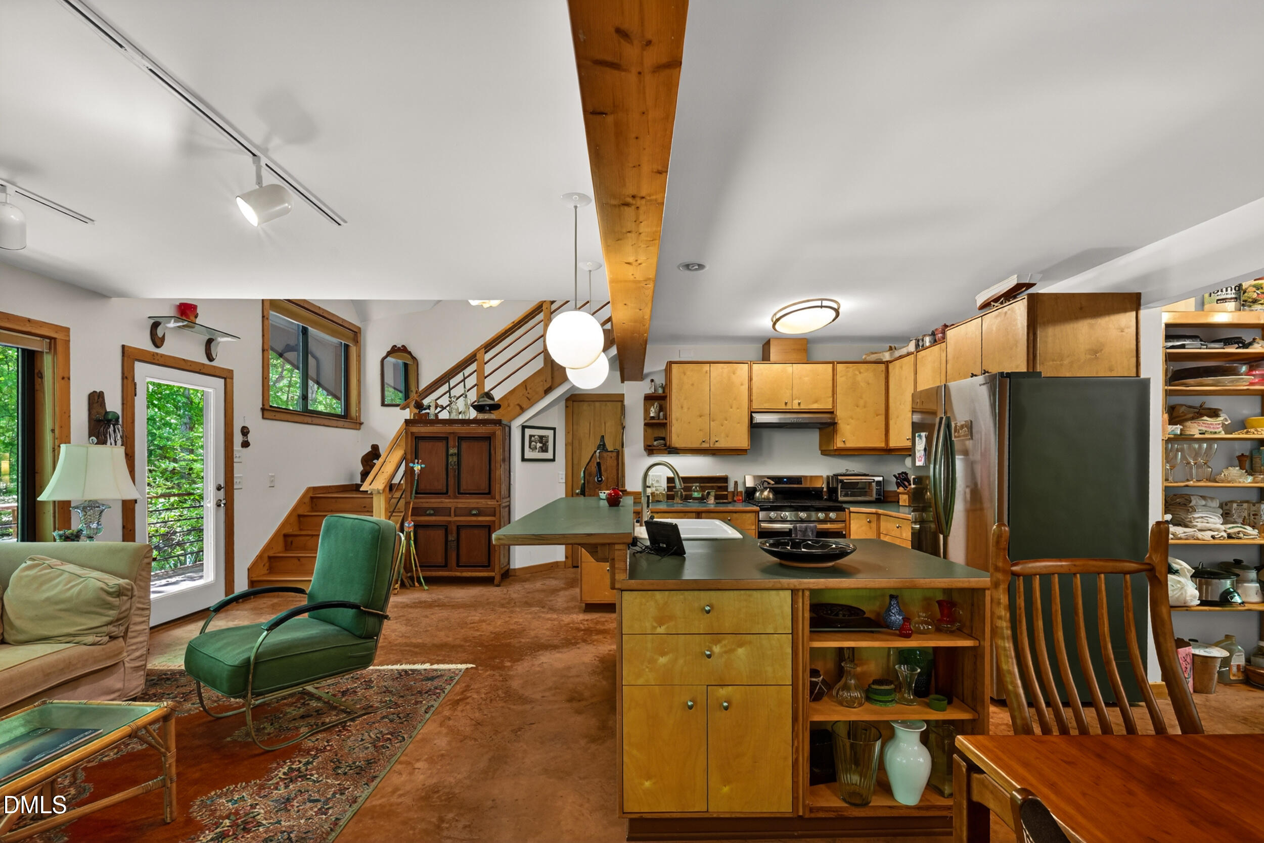 main property photo 17
