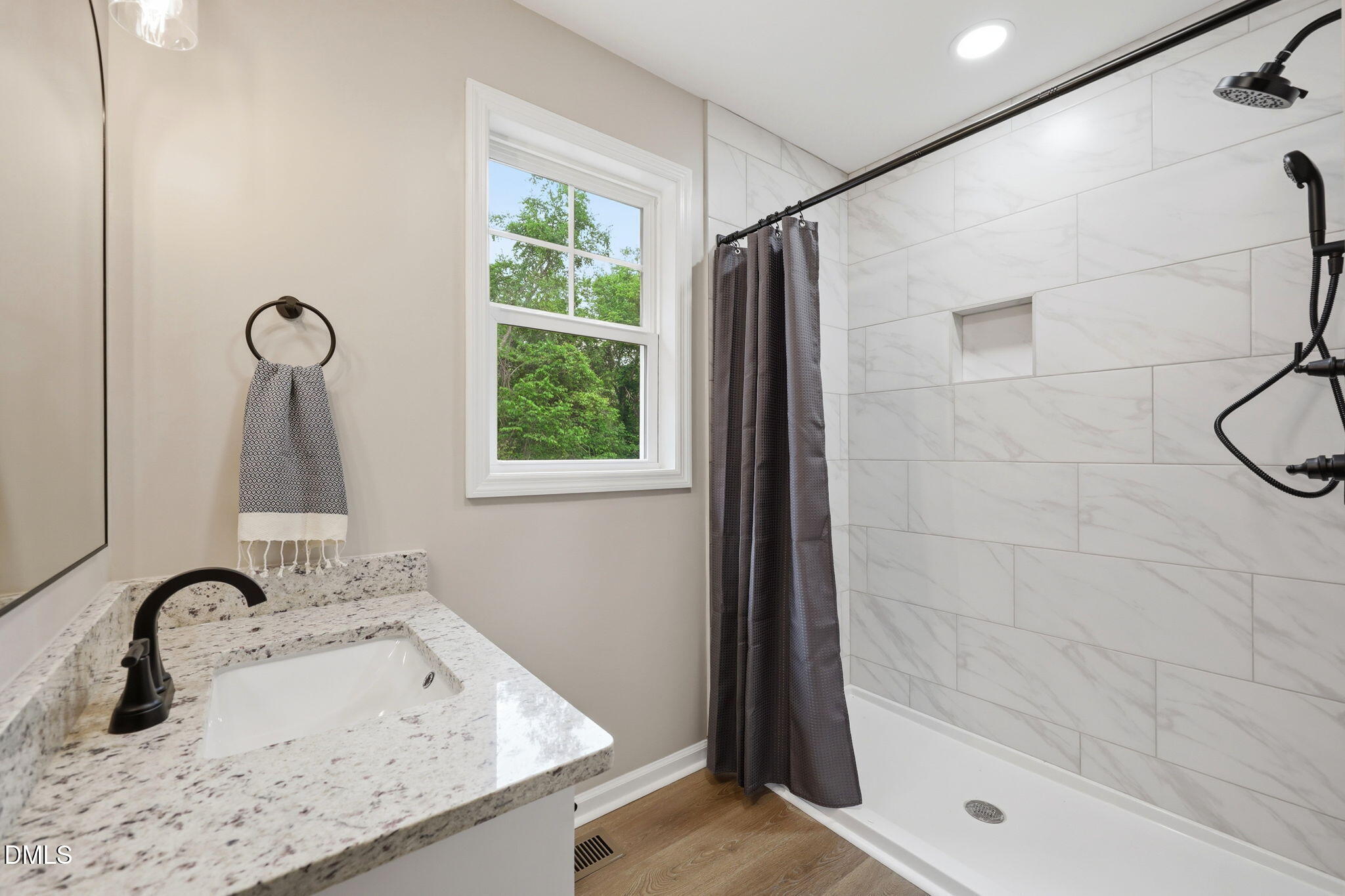 property viewer photo 24