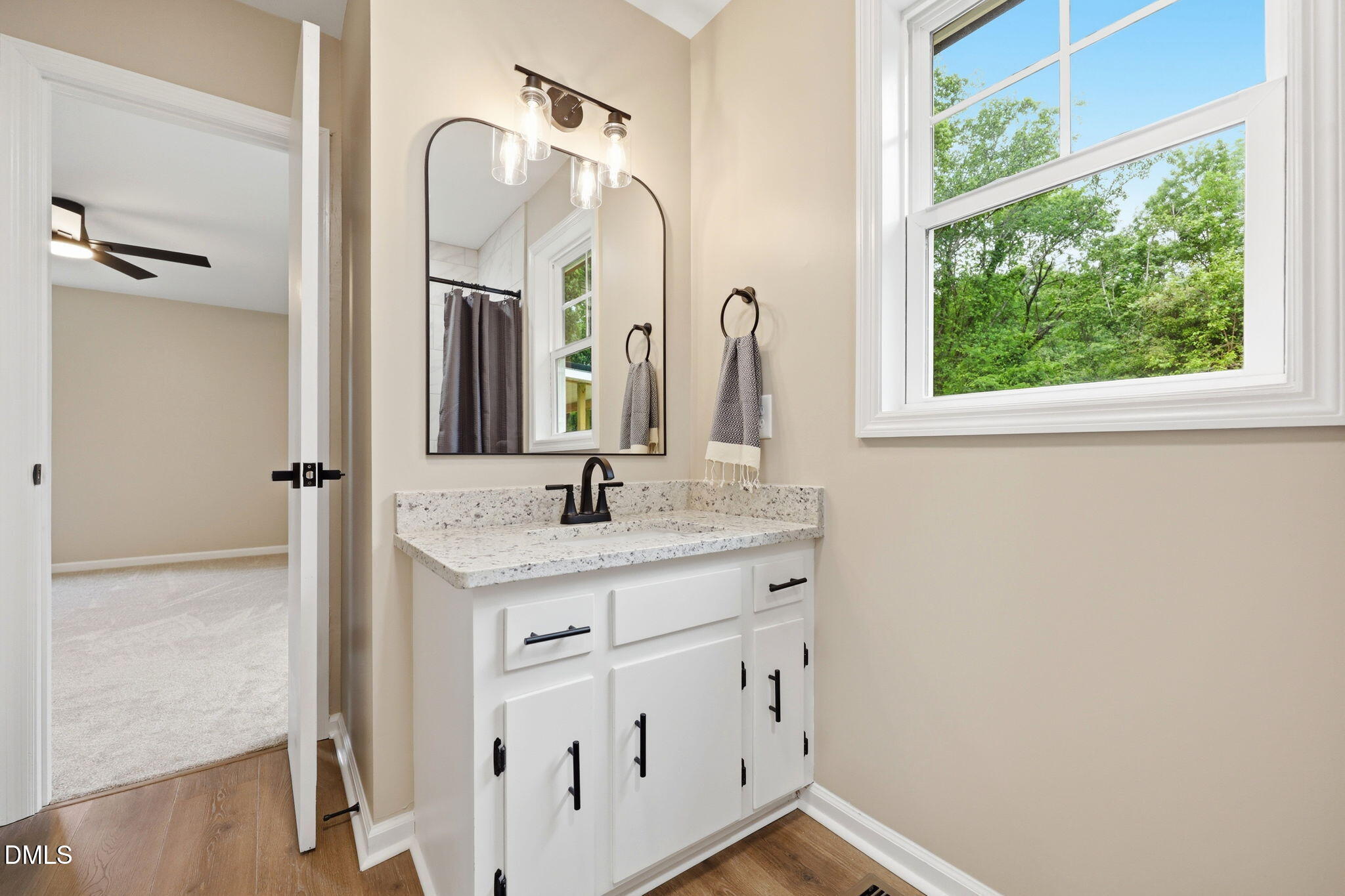 property viewer photo 26