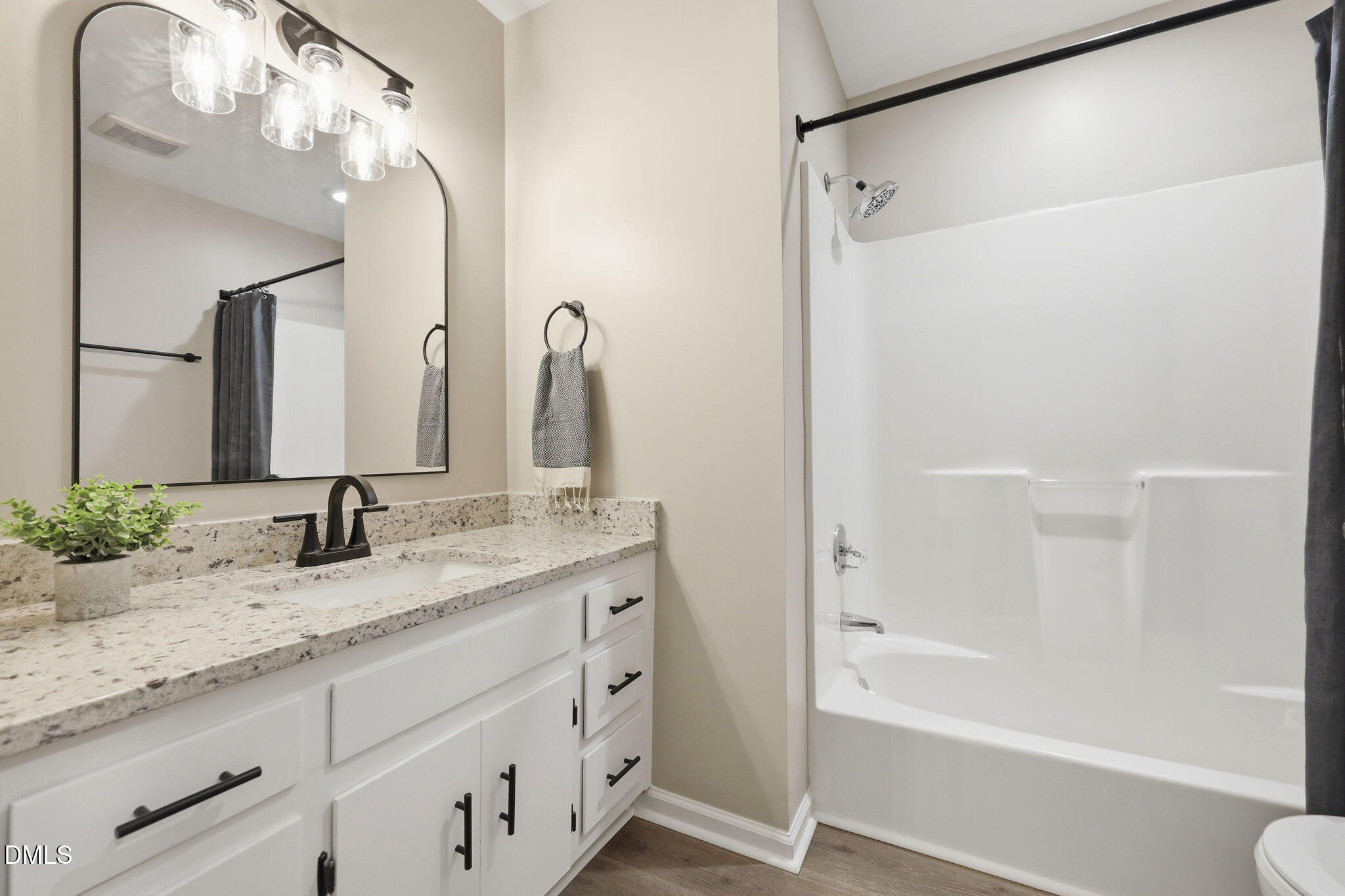 property viewer photo 29
