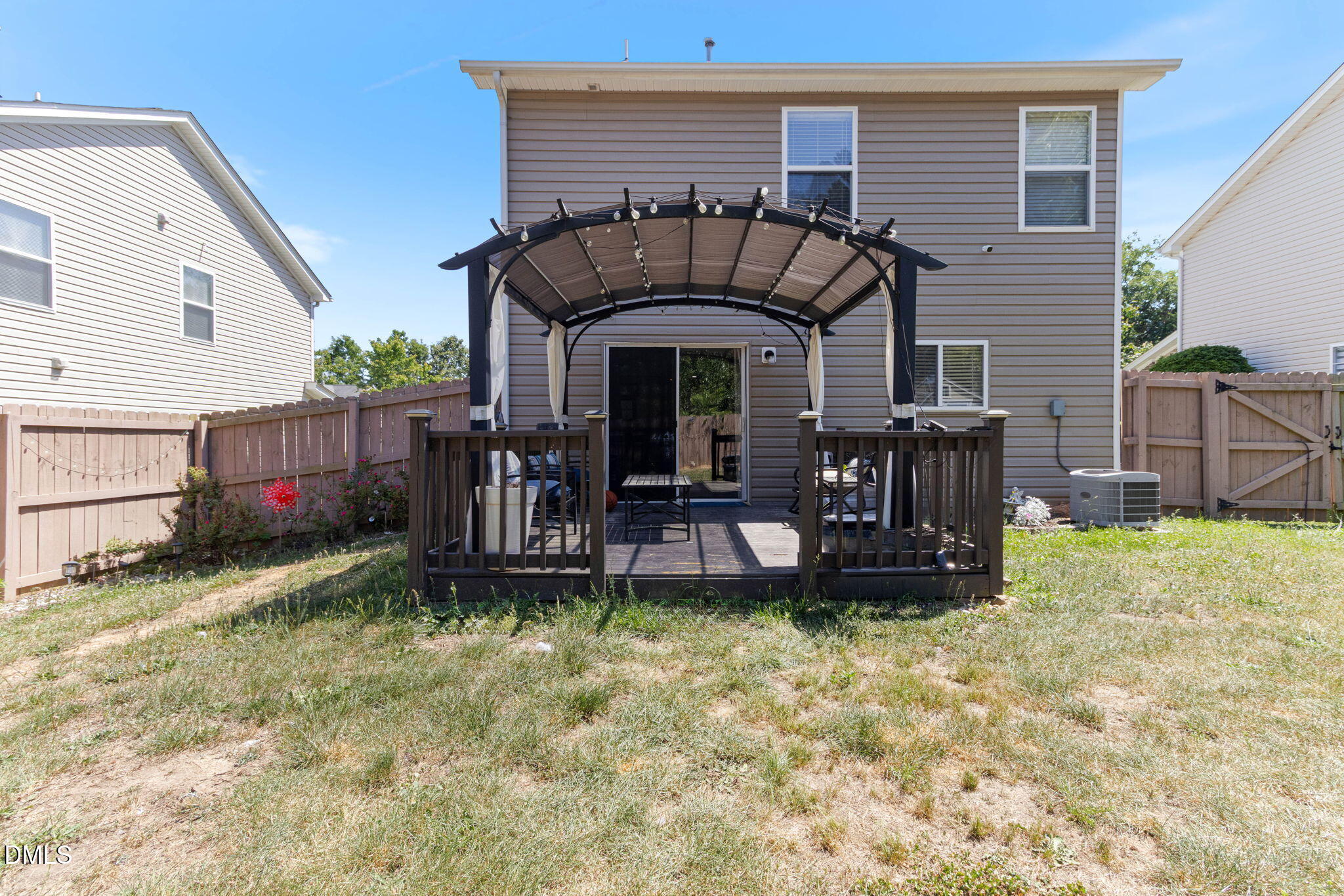 main property photo 28
