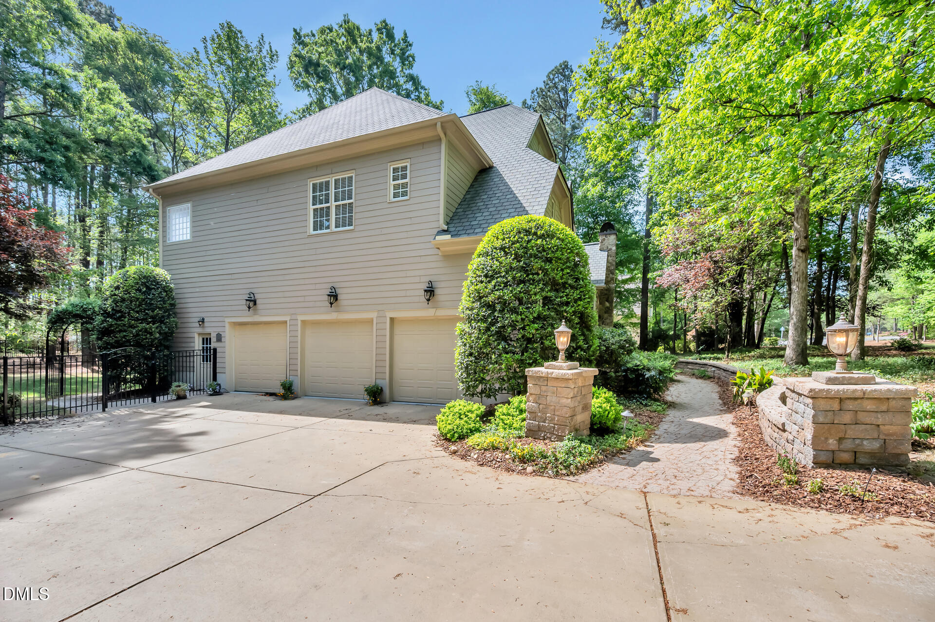 main property photo 45