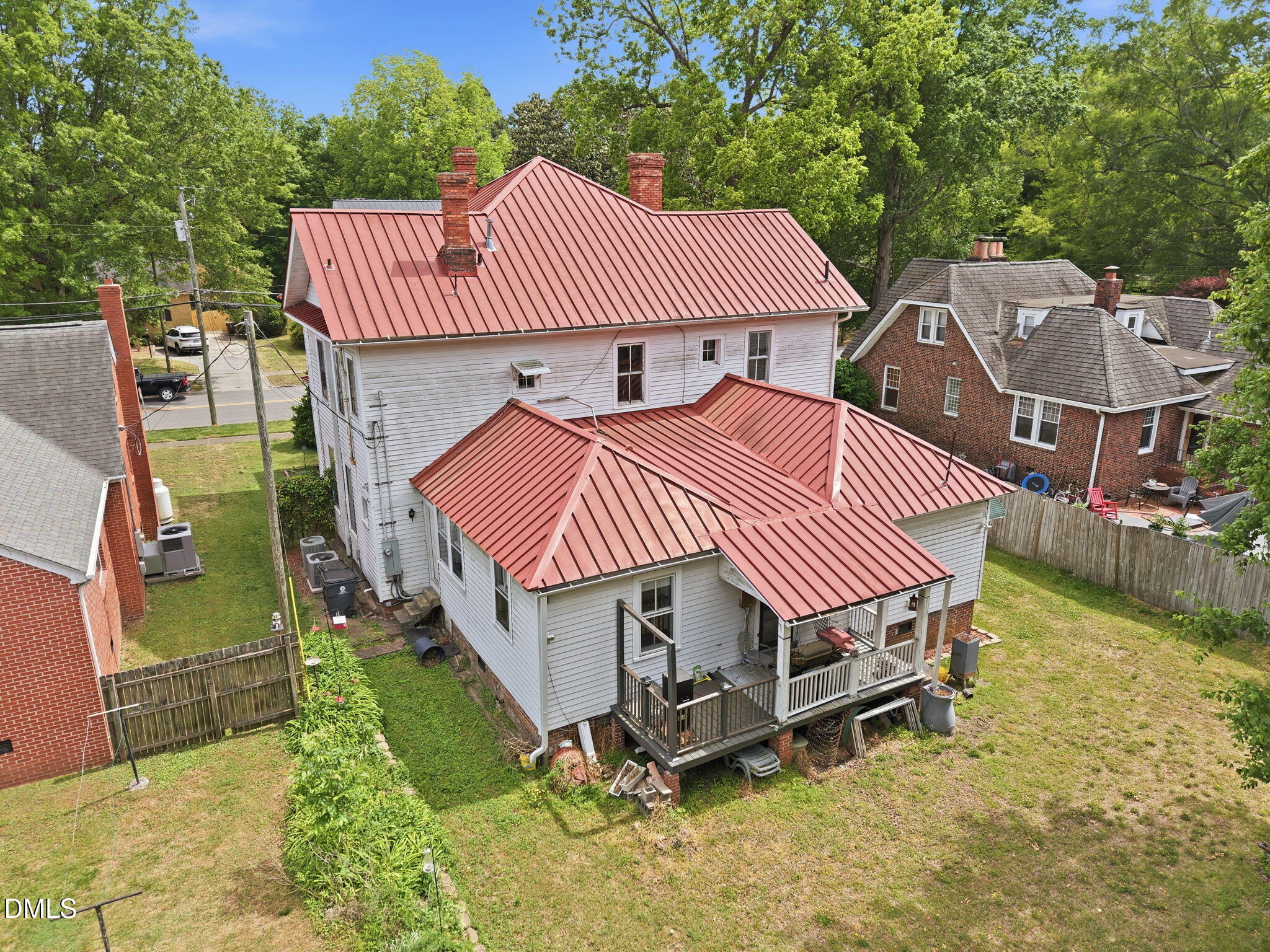 main property photo 30