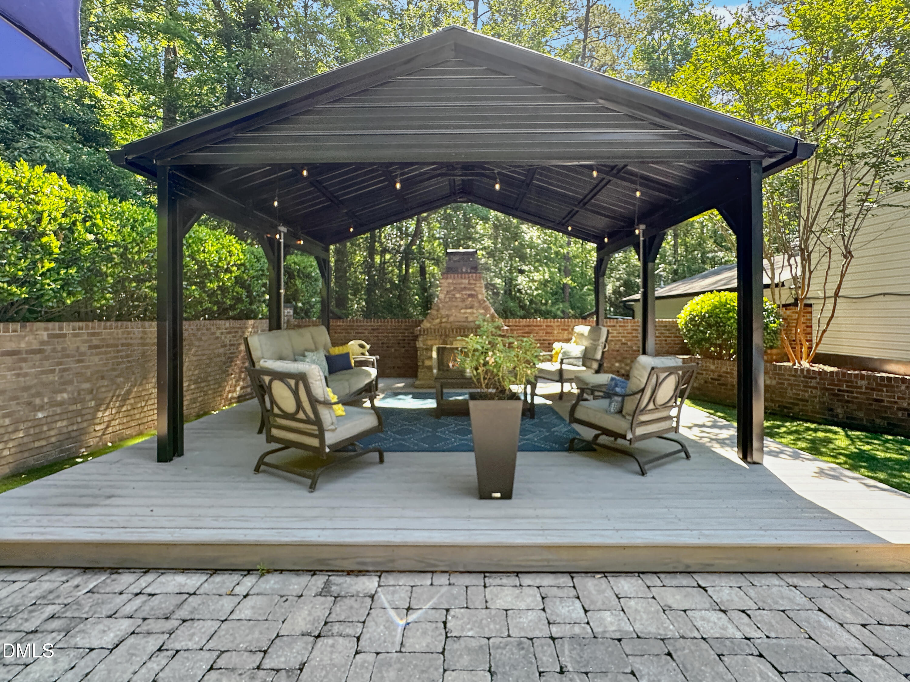 main property photo 30
