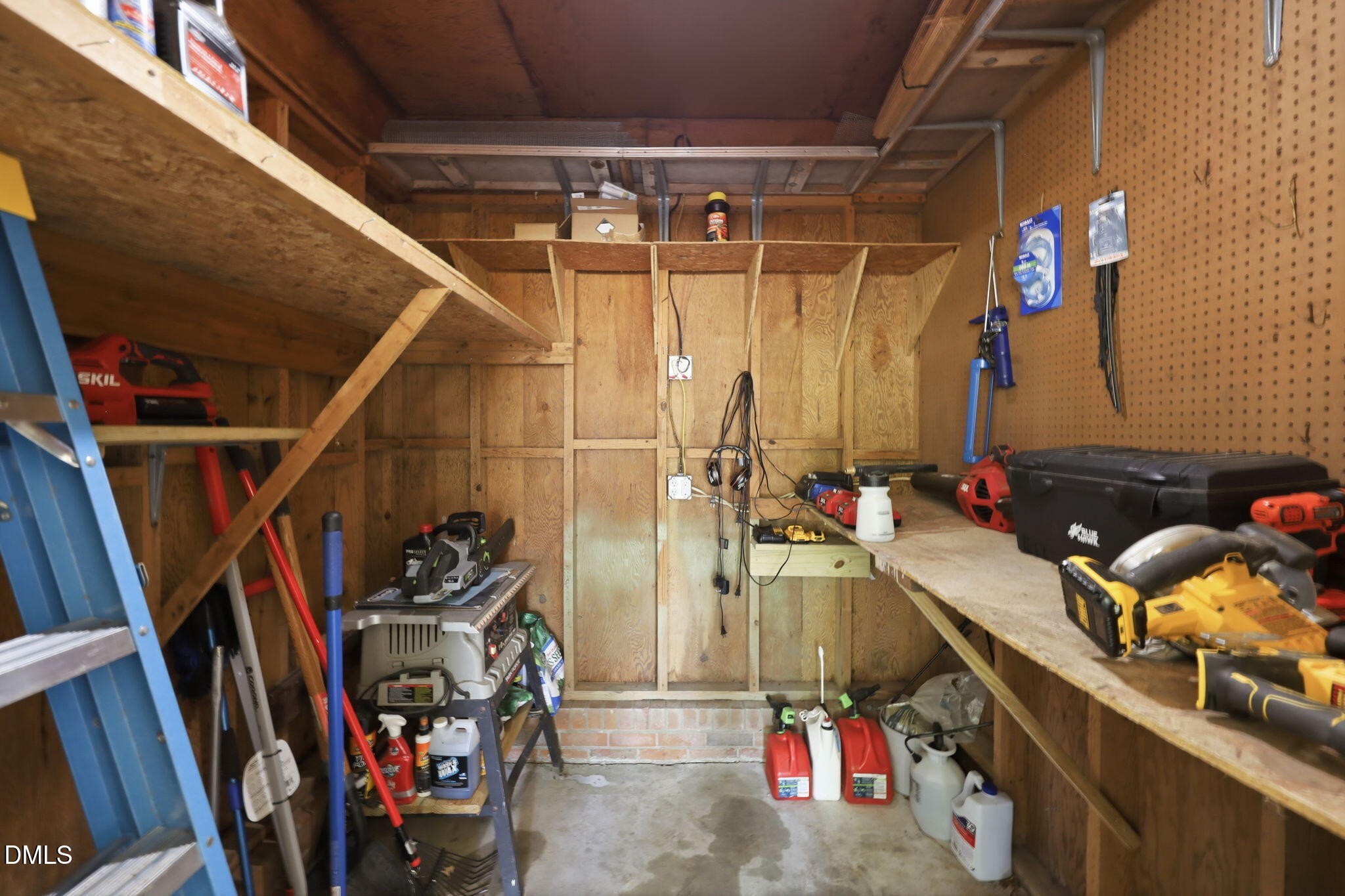 main property photo 27