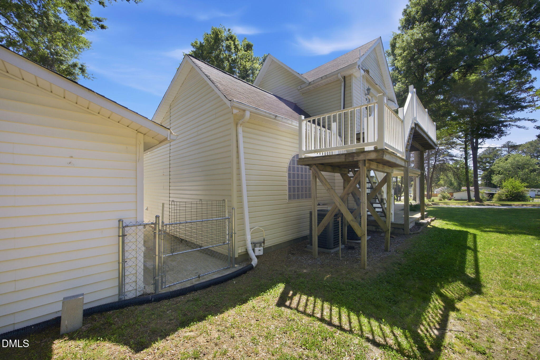 main property photo 13