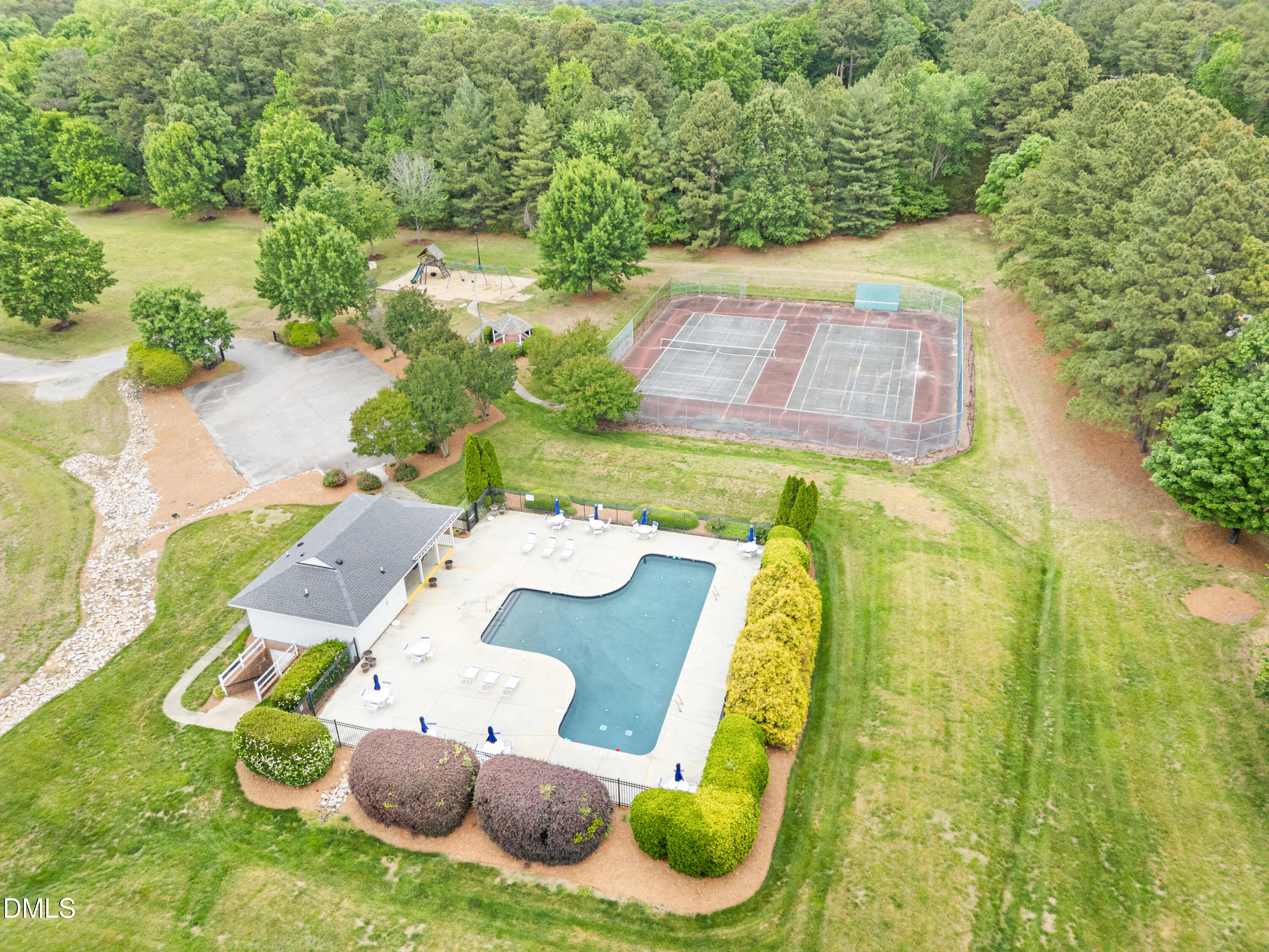 main property photo 31