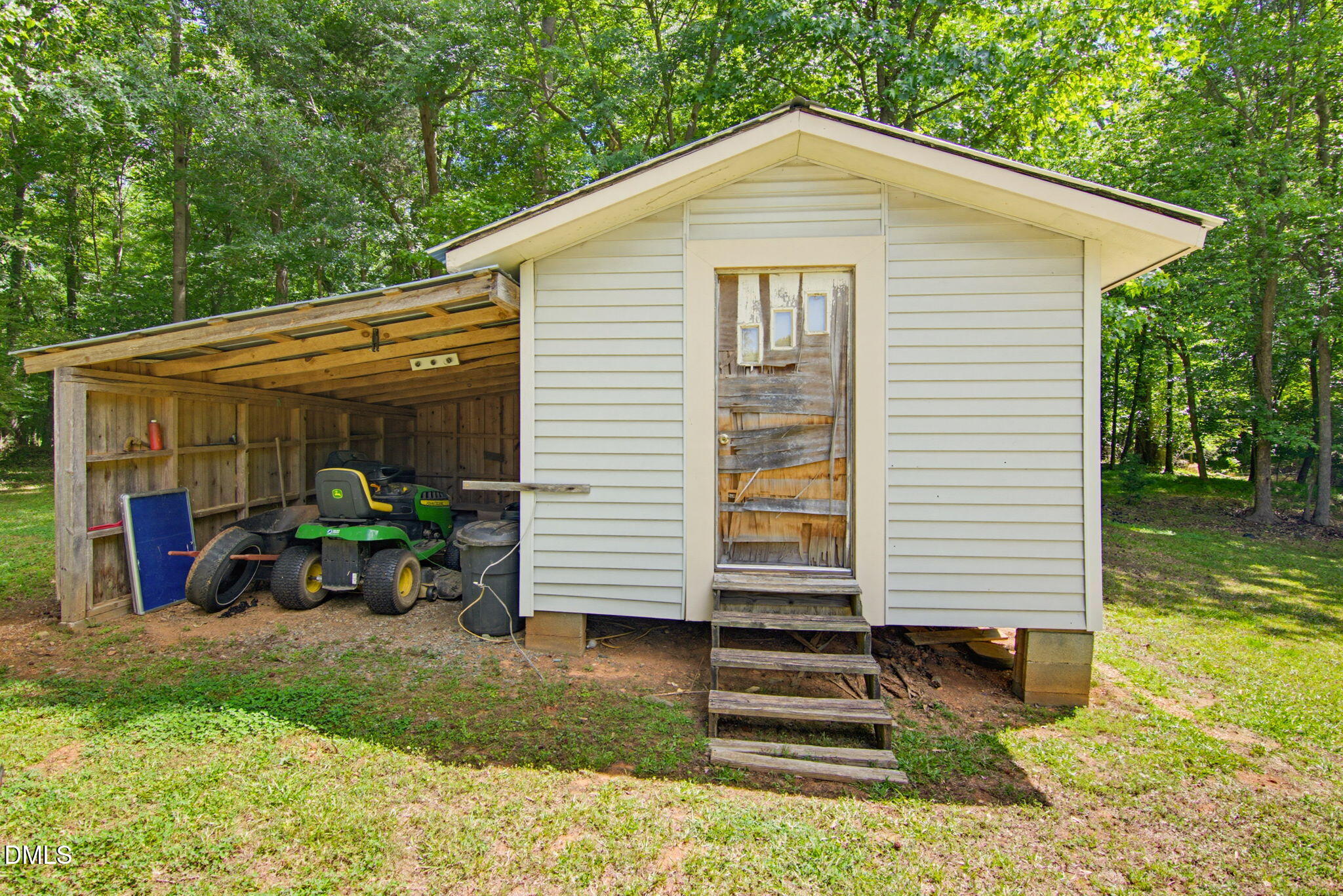 main property photo 32