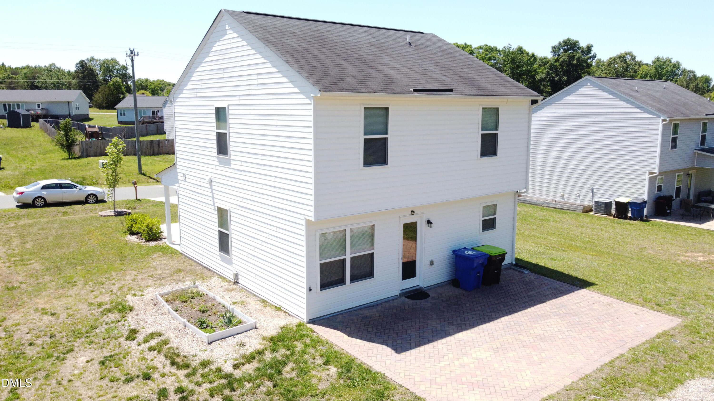 main property photo 5