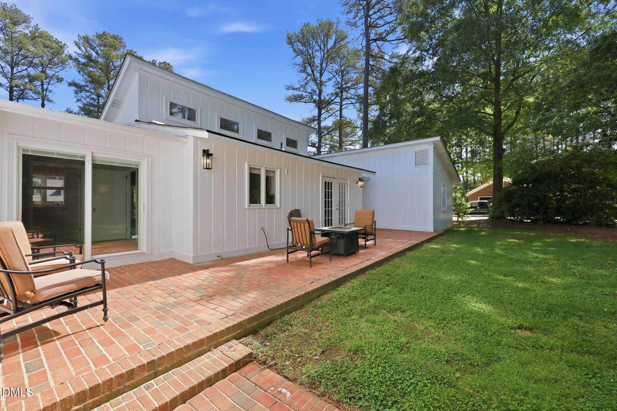main property photo 28