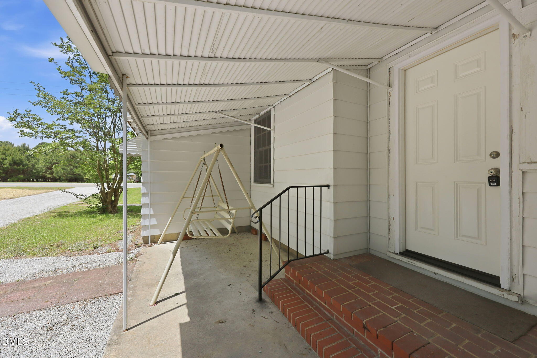 main property photo 32
