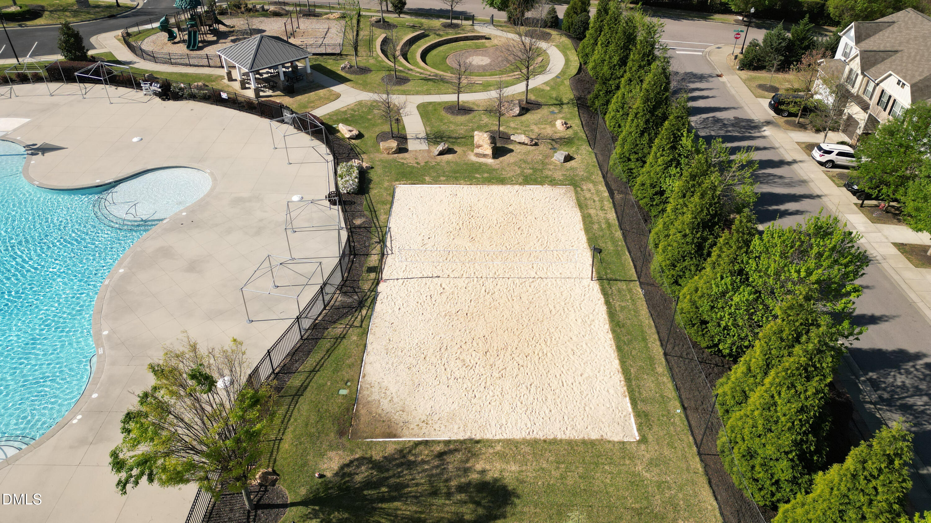 main property photo 40
