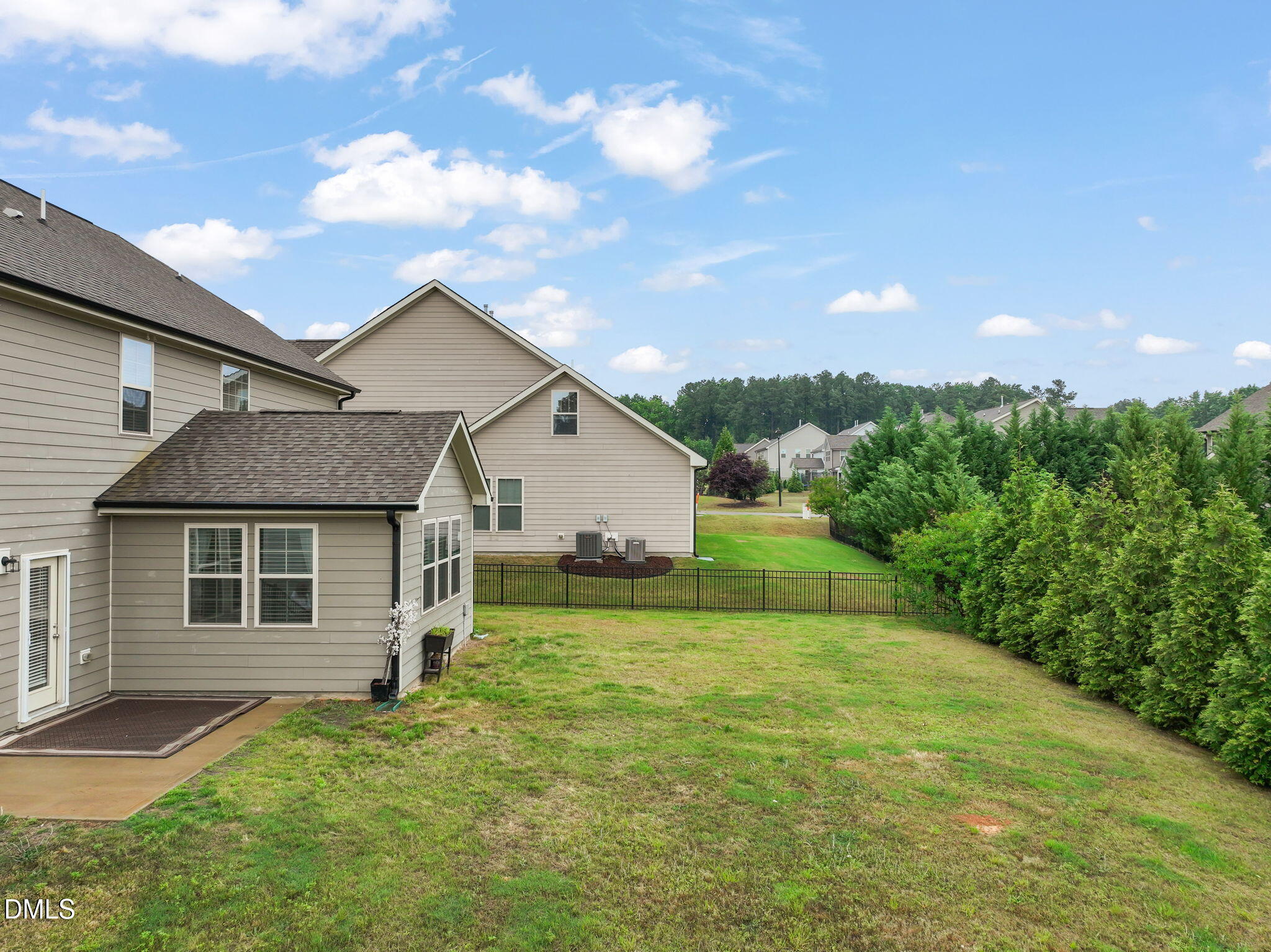 main property photo 11