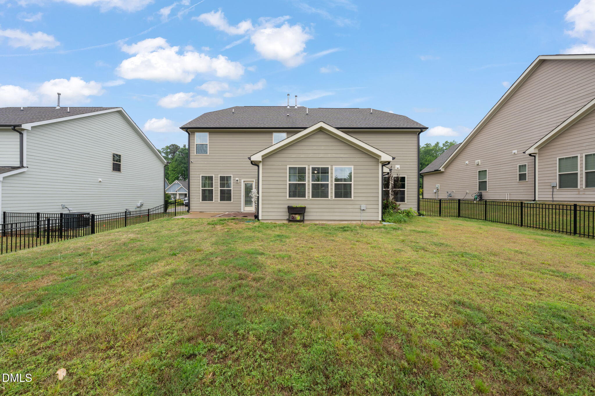 main property photo 14