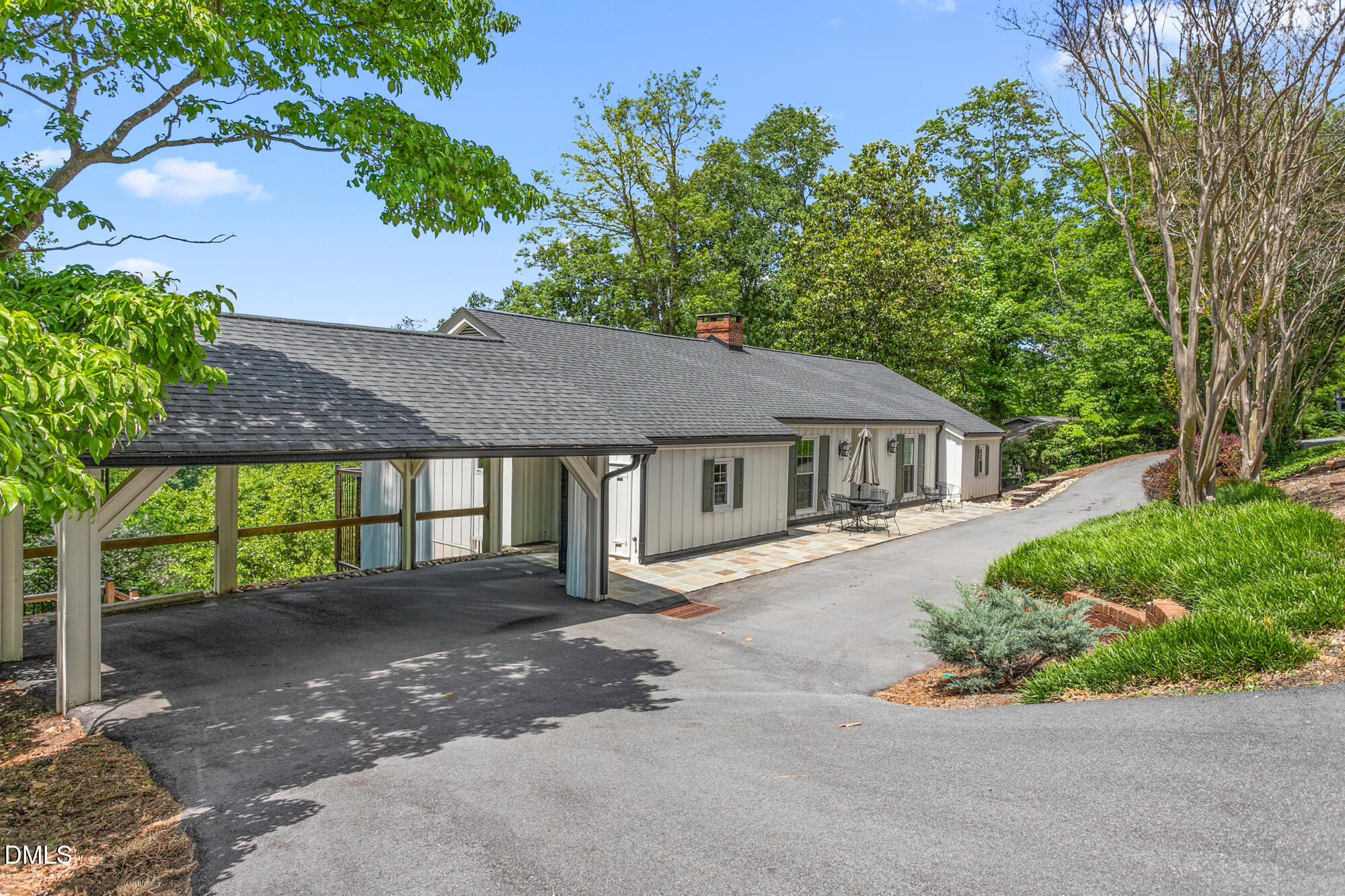 main property photo 6