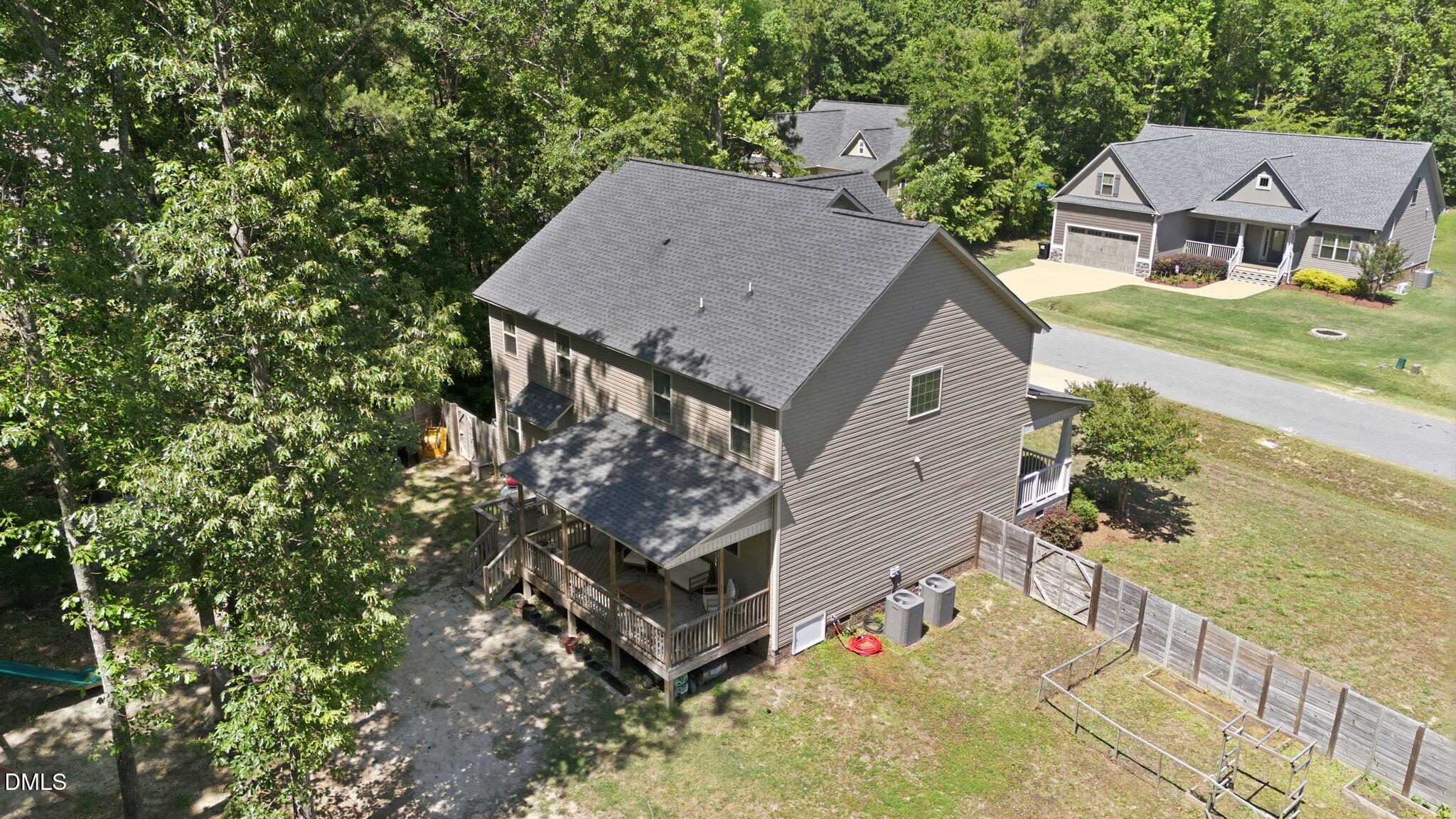 main property photo 33