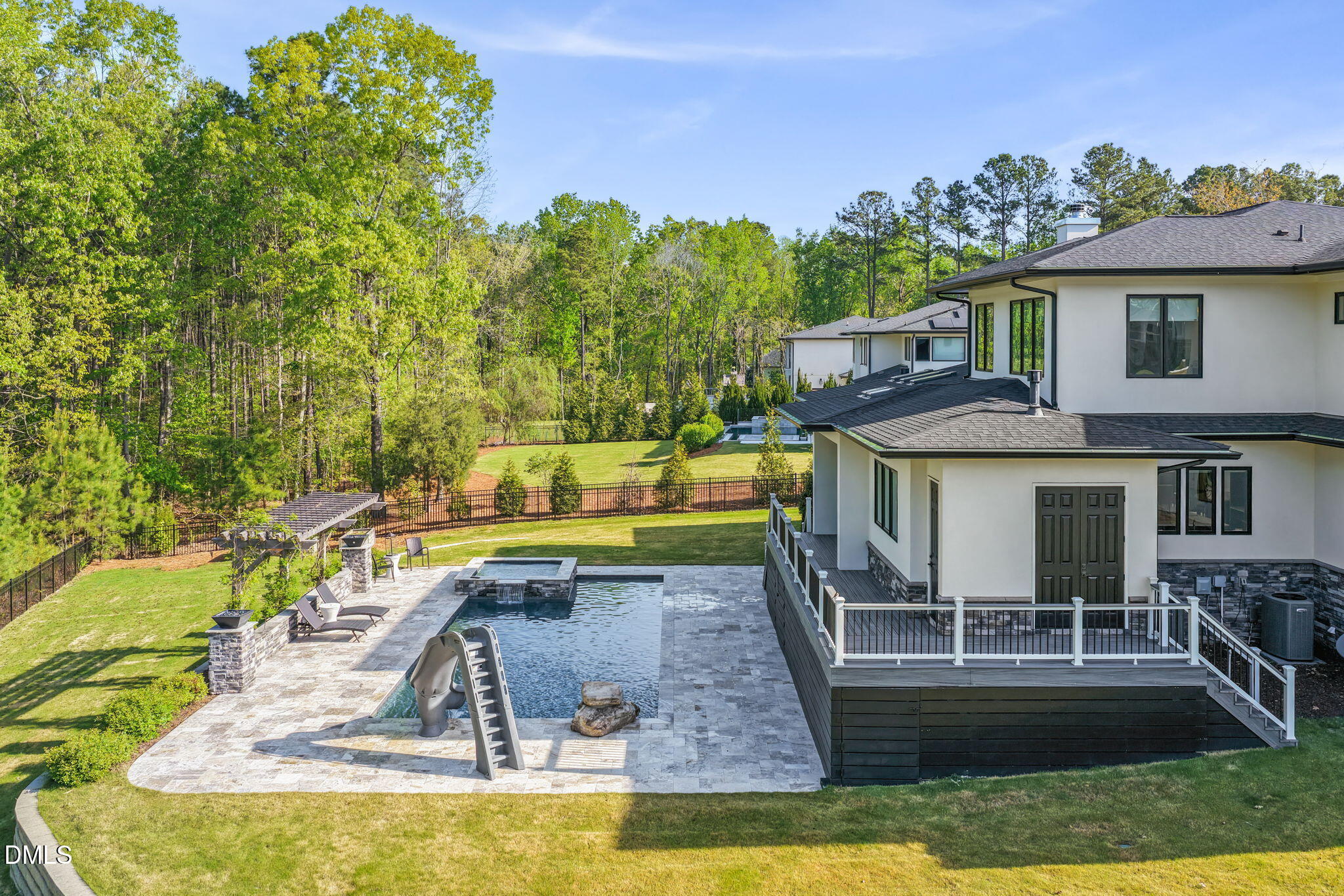 main property photo 8
