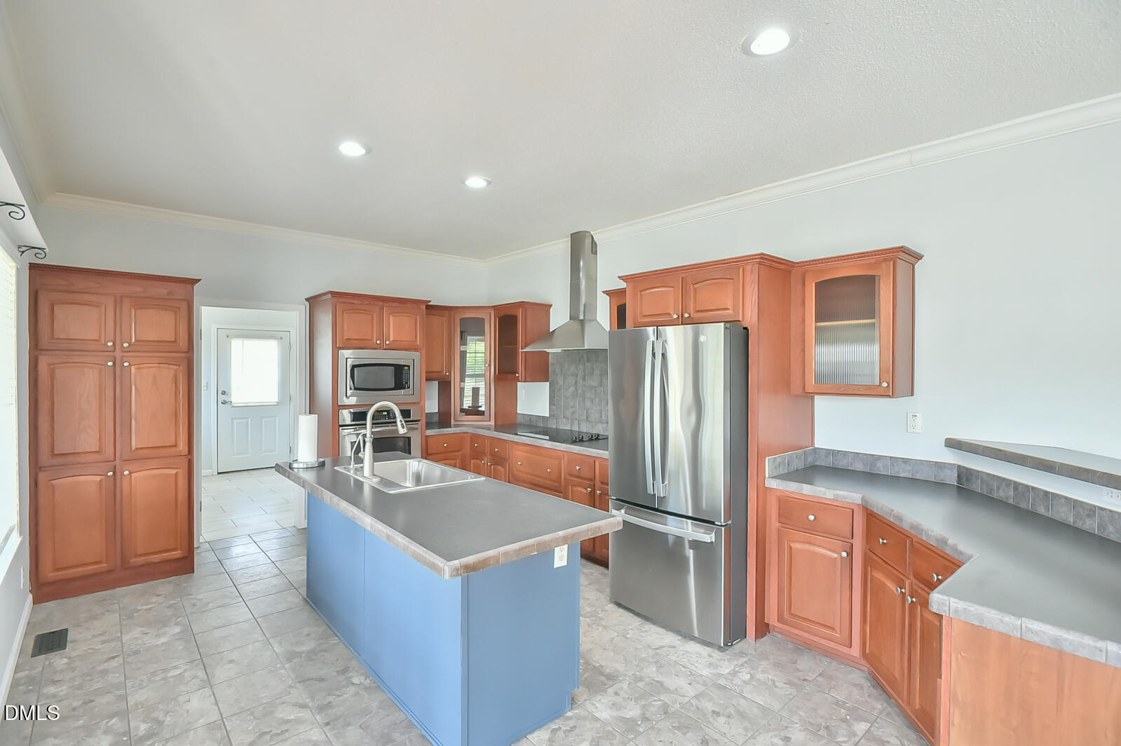 main property photo 6