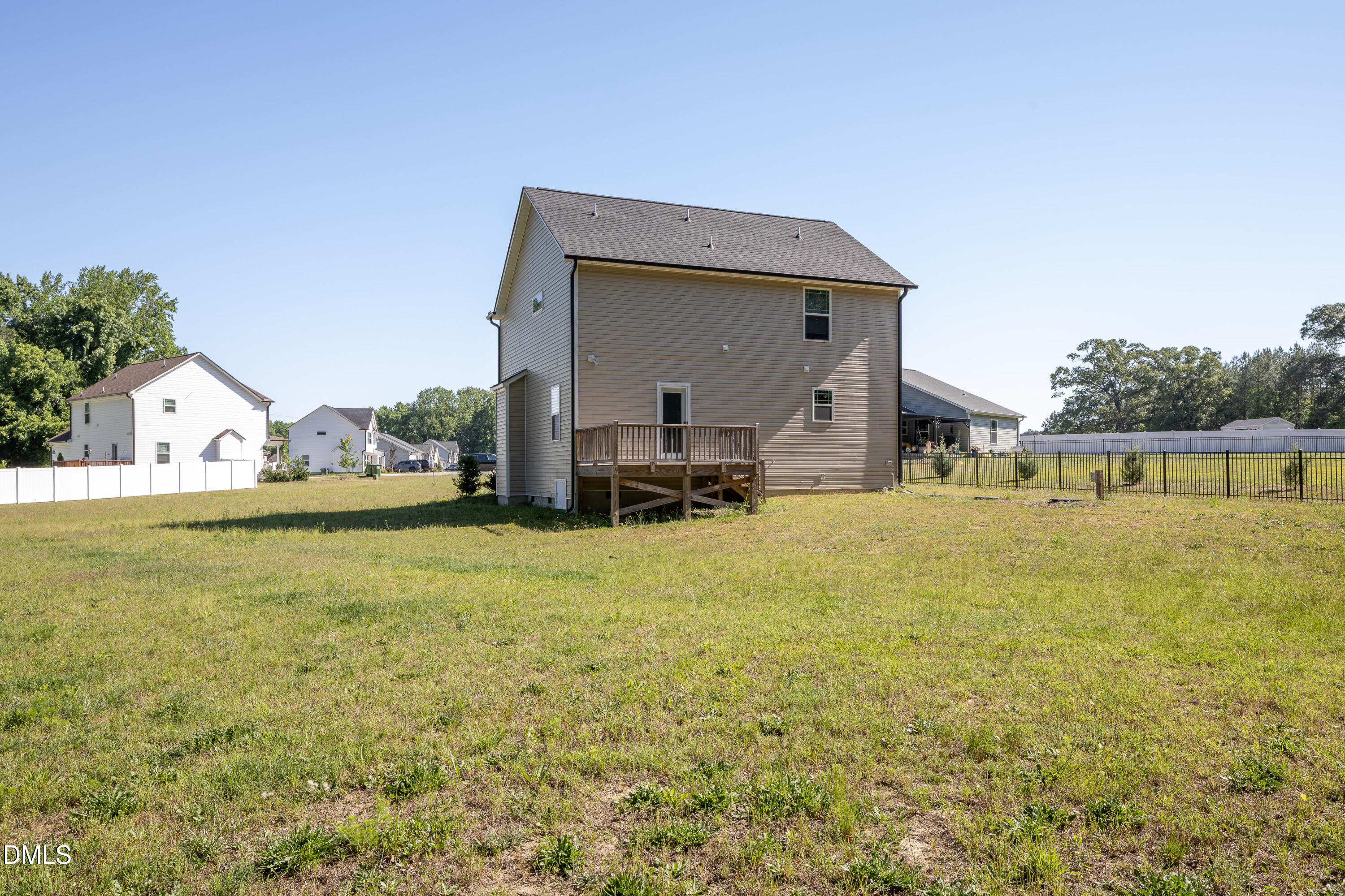 main property photo 30