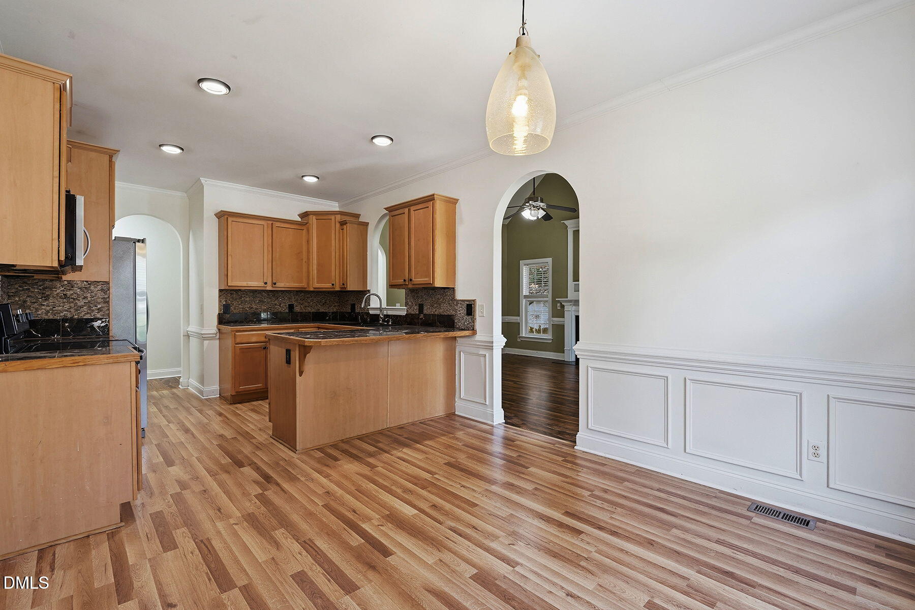 main property photo 13