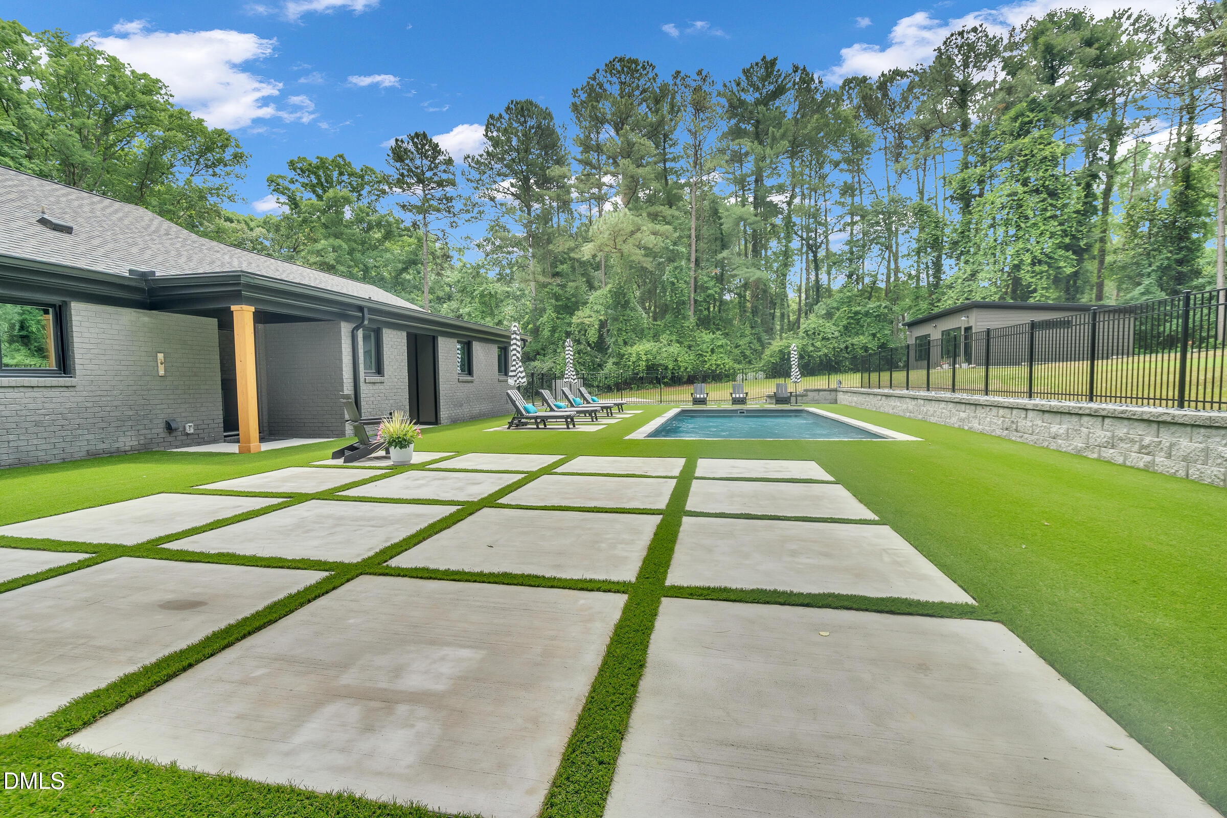 main property photo 17