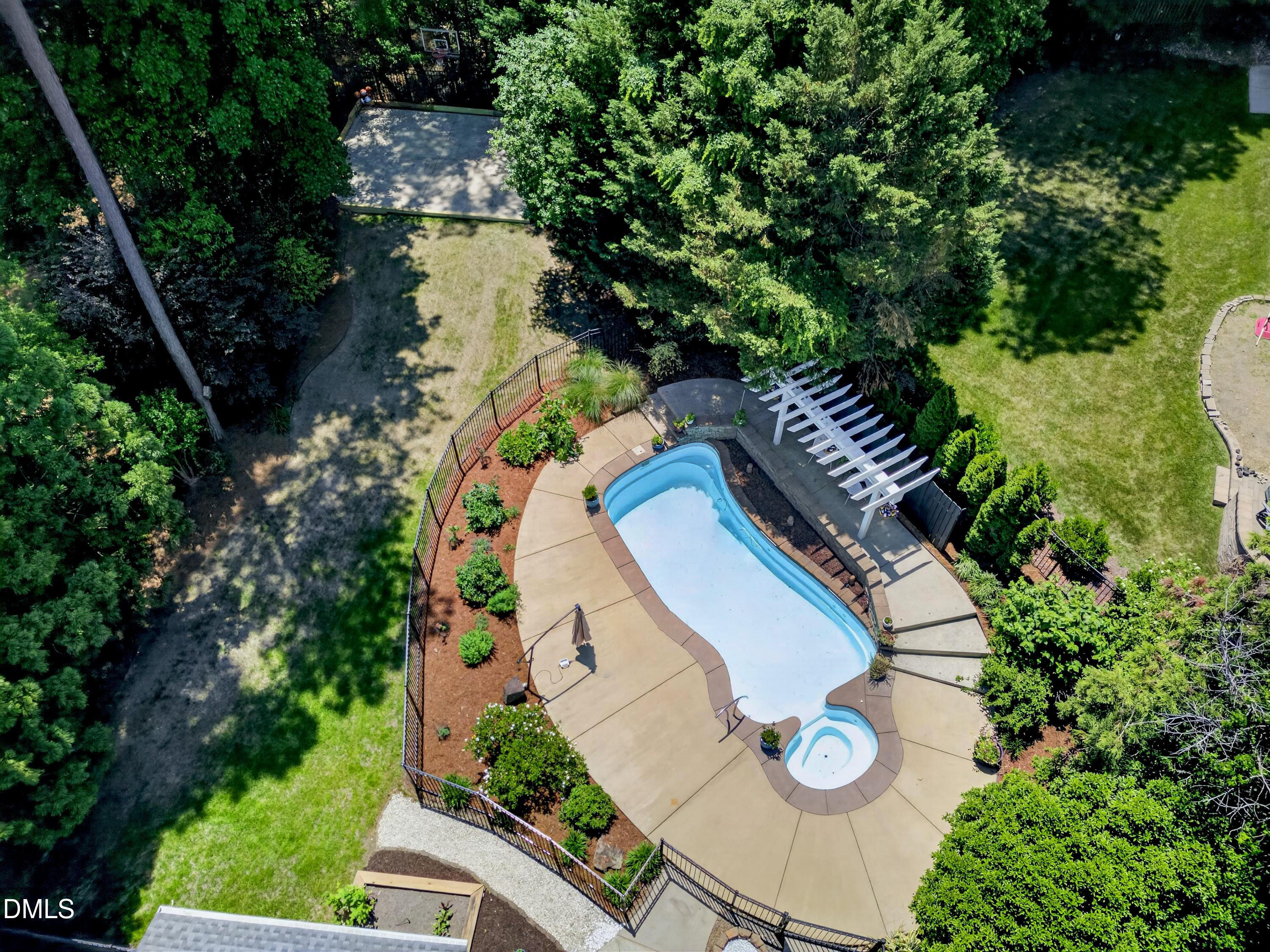 main property photo 8