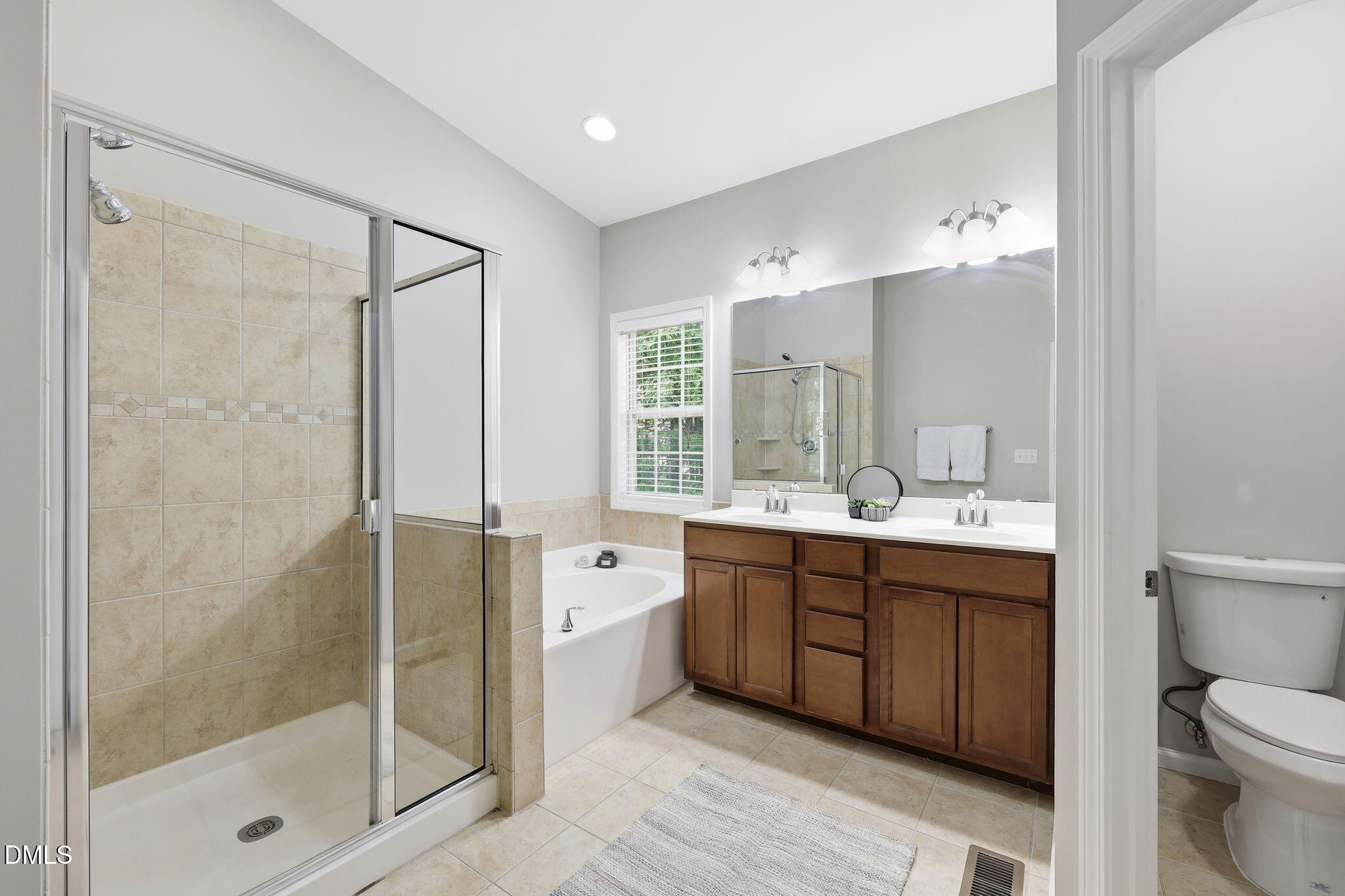 main property photo 78