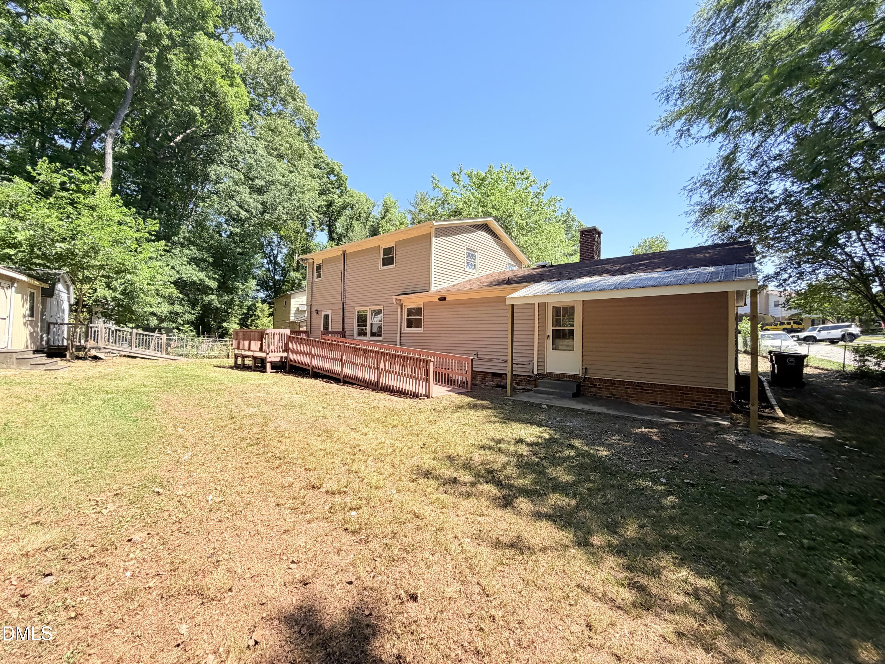 main property photo 28