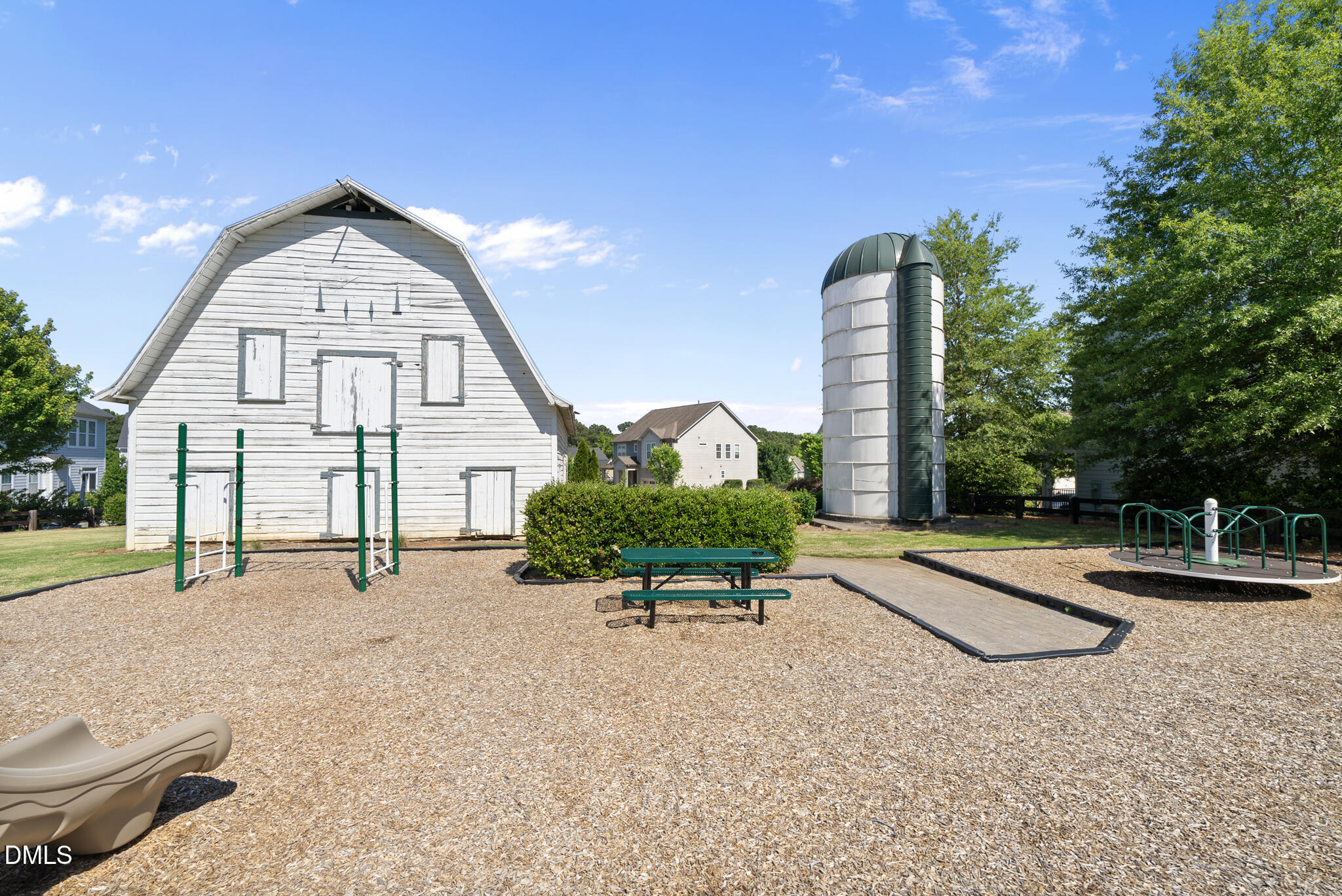 main property photo 36