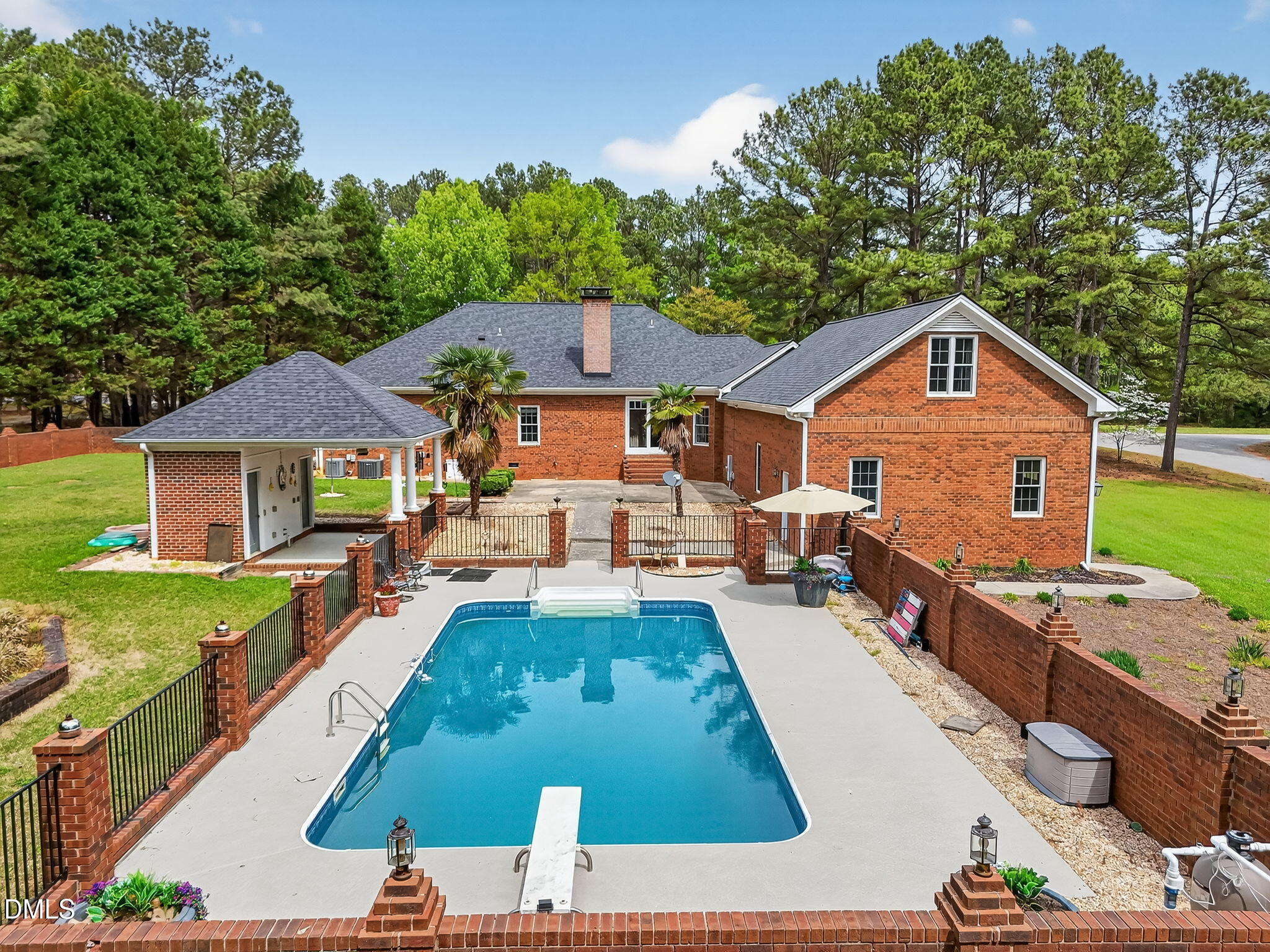 main property photo 3