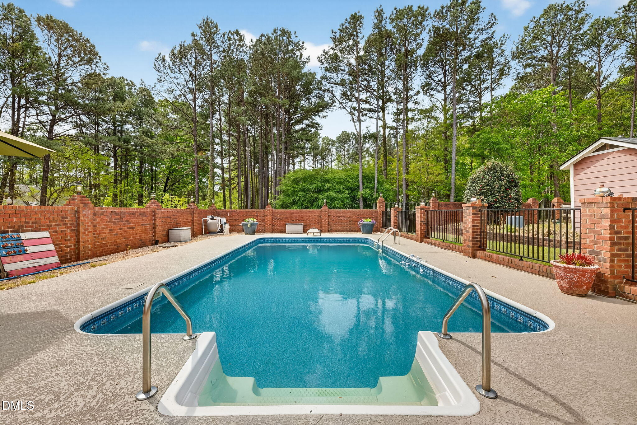 main property photo 40