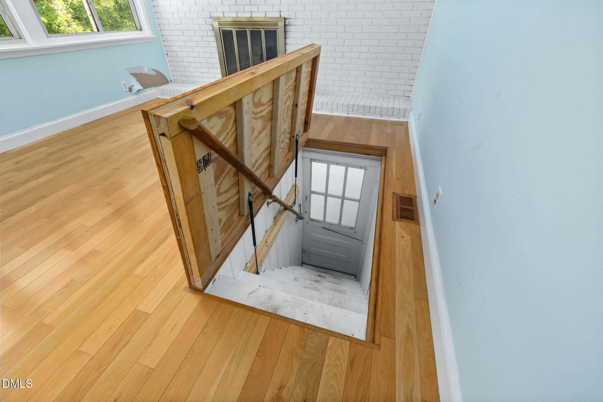 main property photo 14