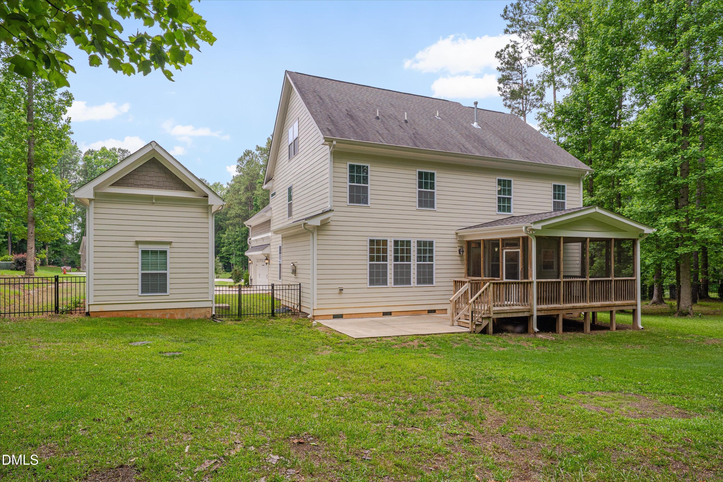 main property photo 40