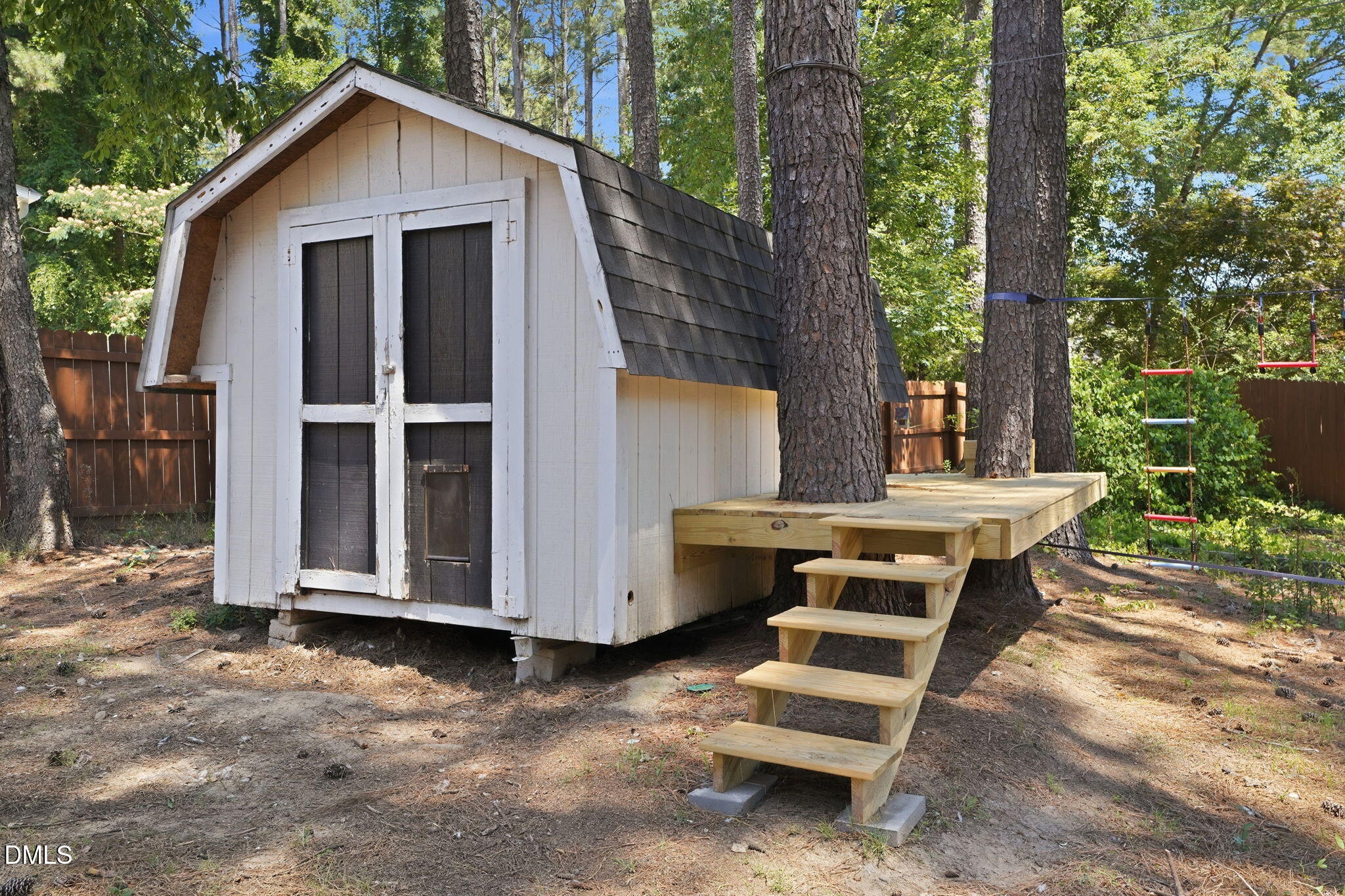 main property photo 17
