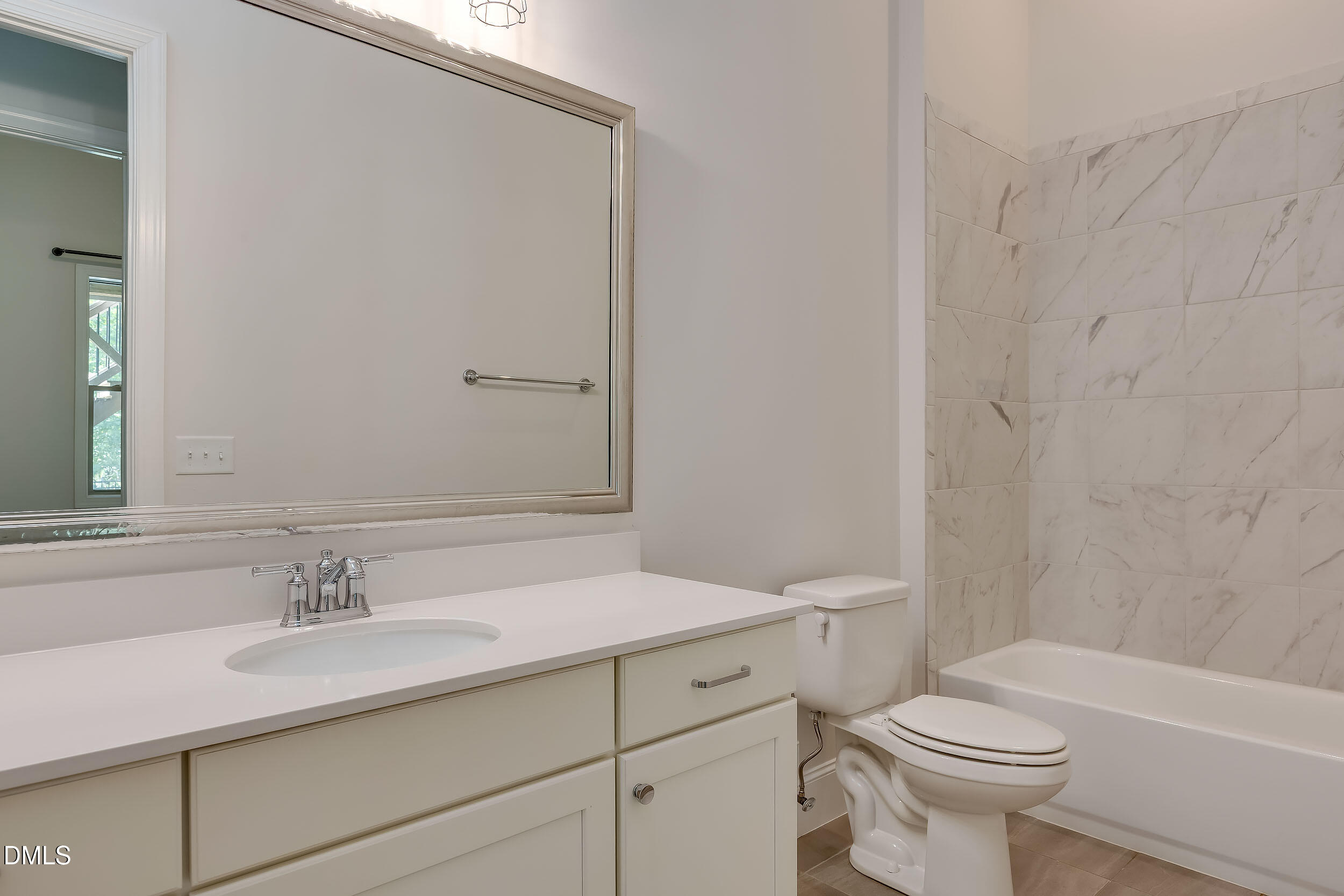property viewer photo 35
