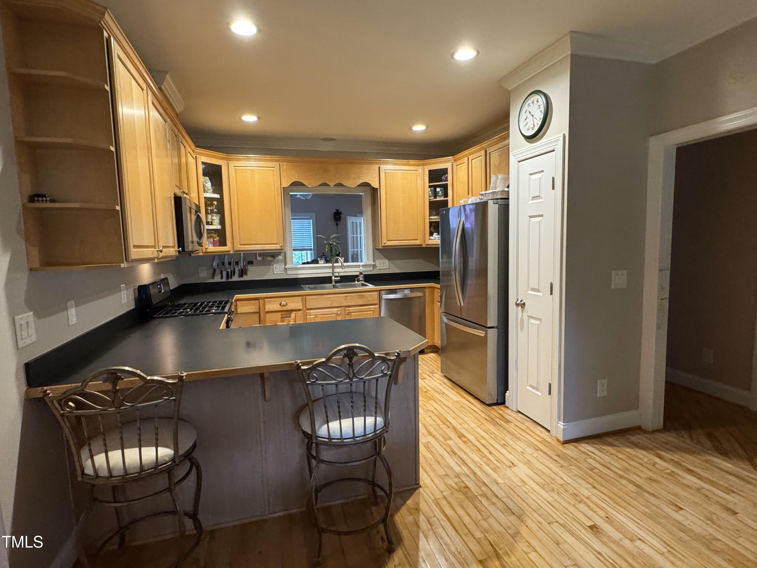main property photo 10