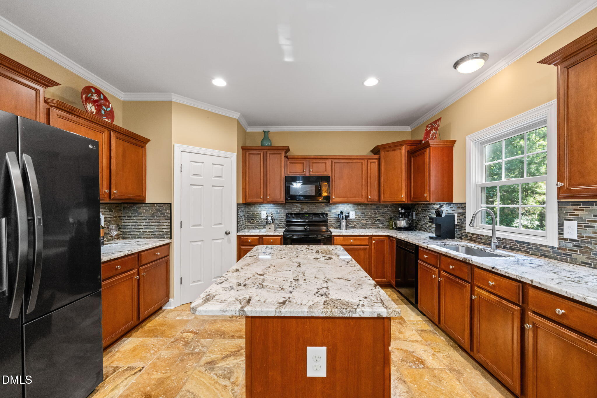 main property photo 14