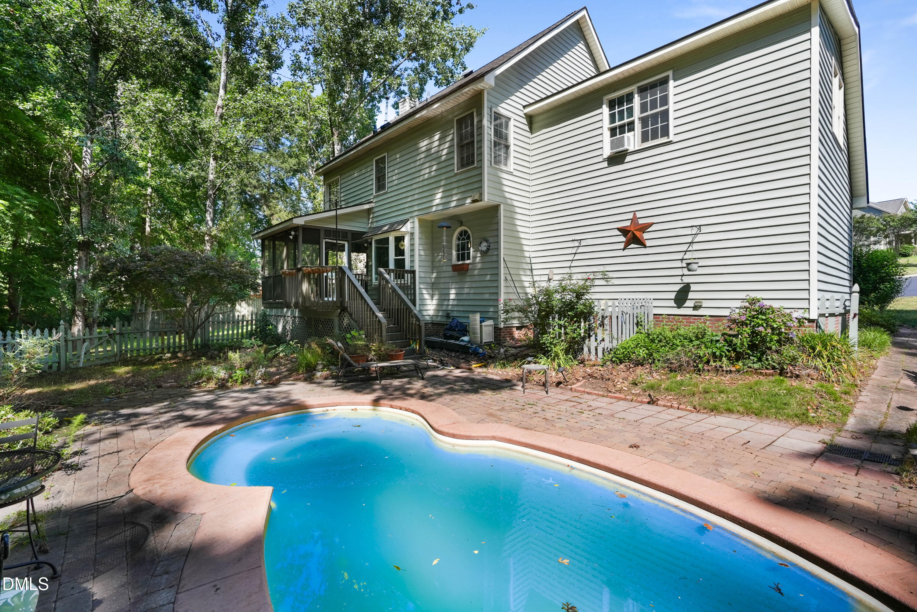 main property photo 41
