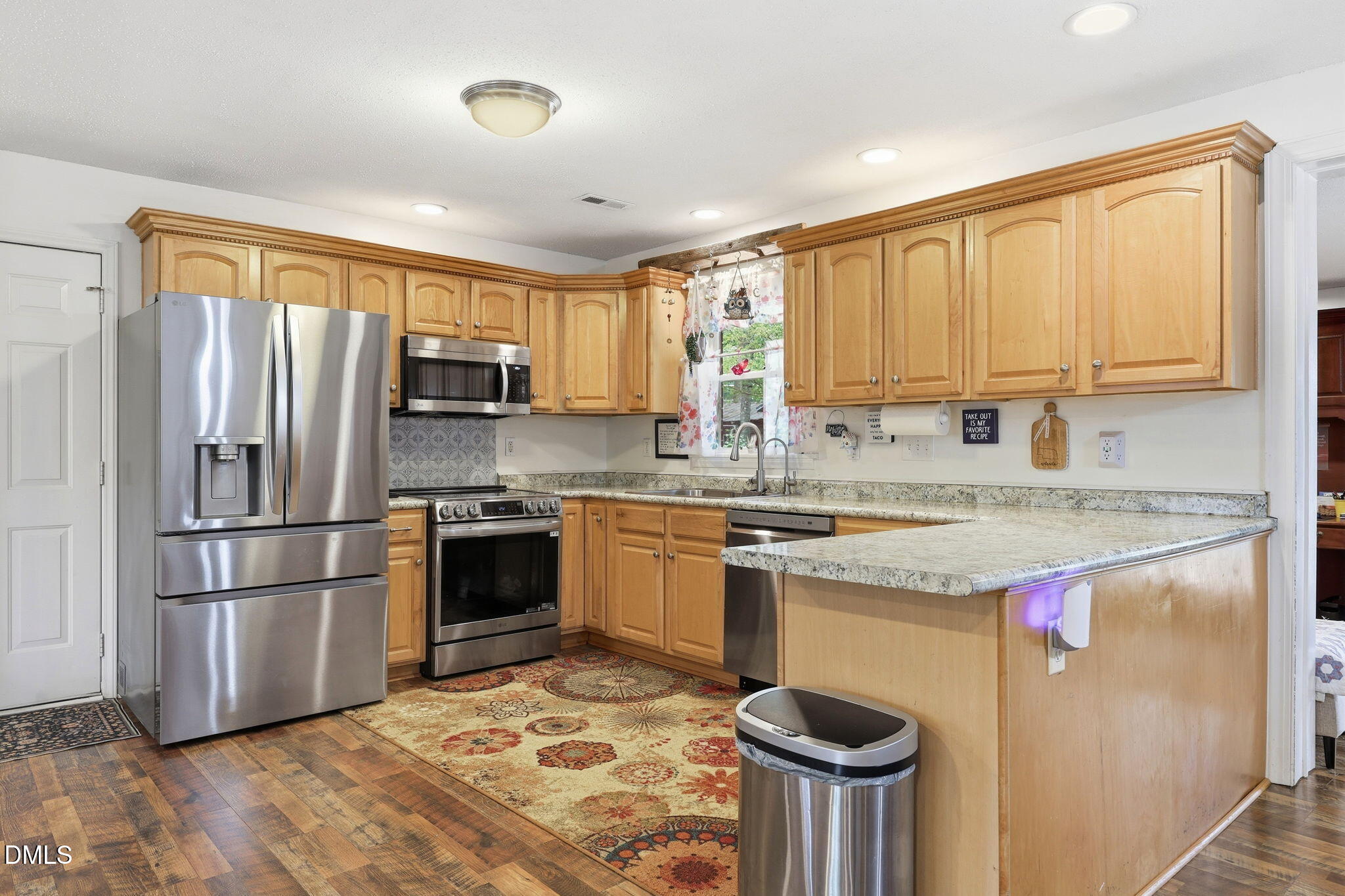 main property photo 9