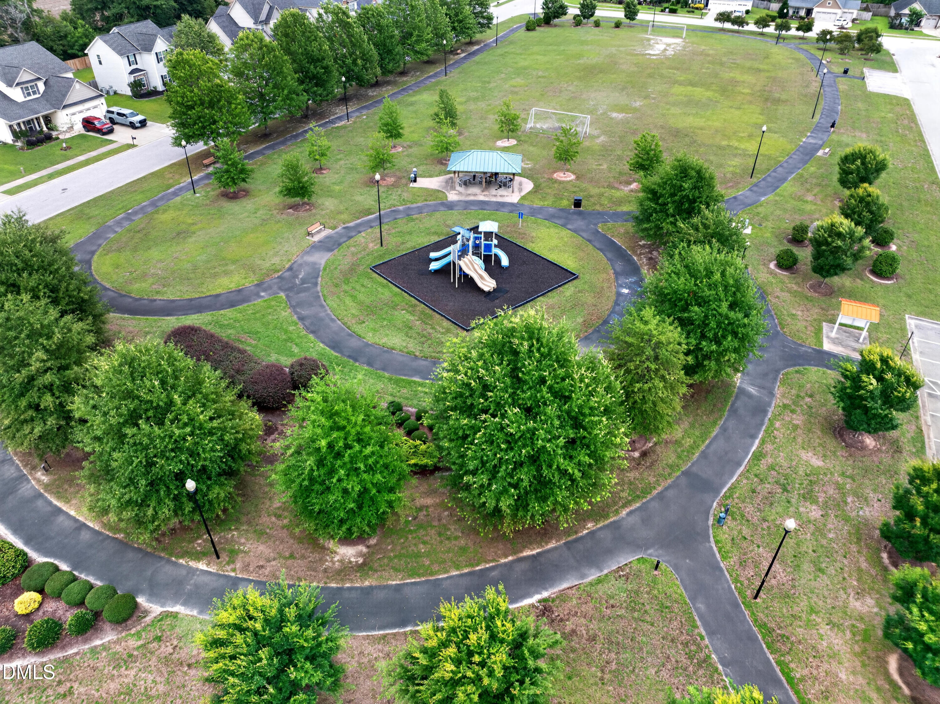 main property photo 40