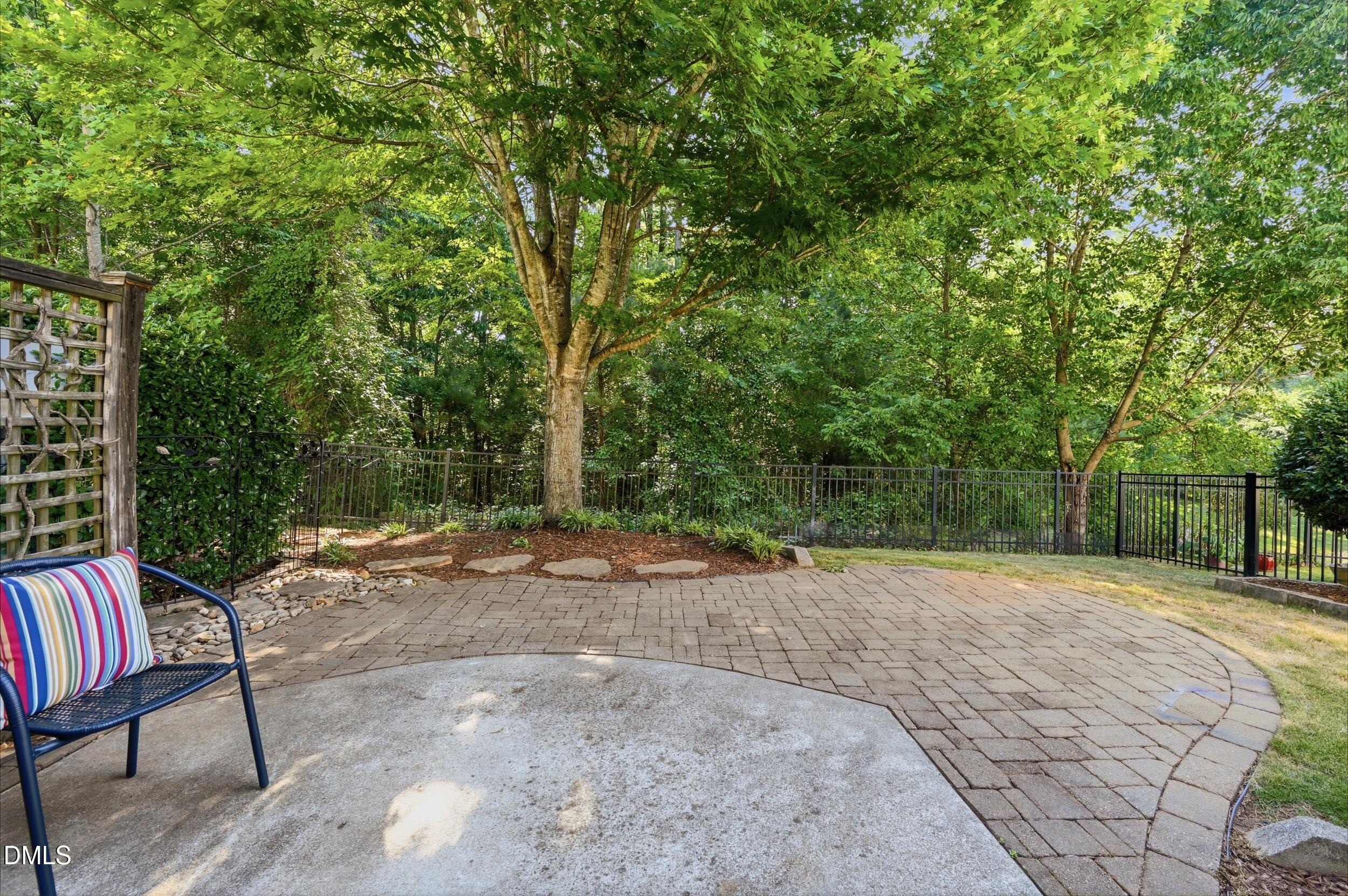main property photo 18