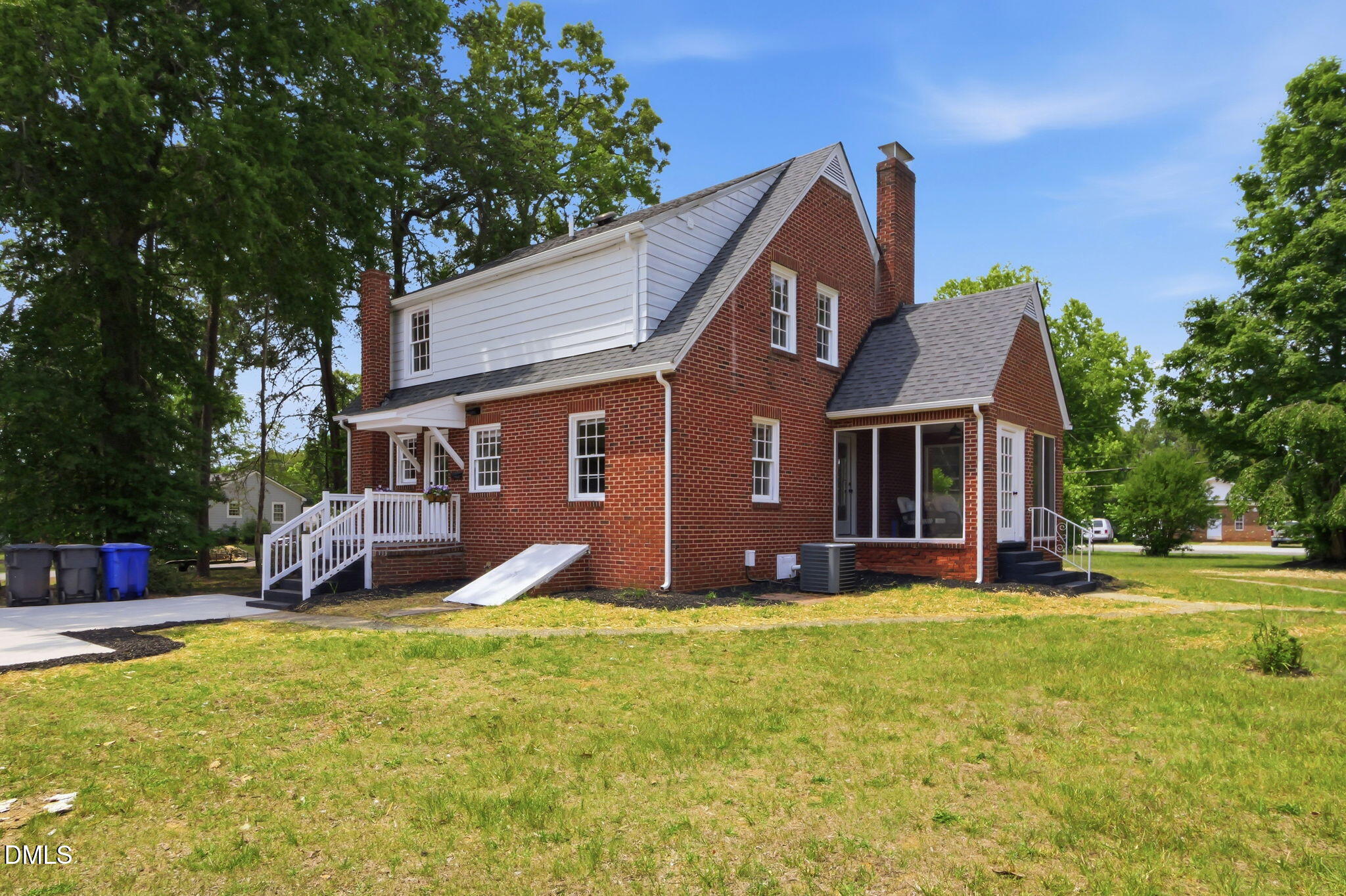 main property photo 11