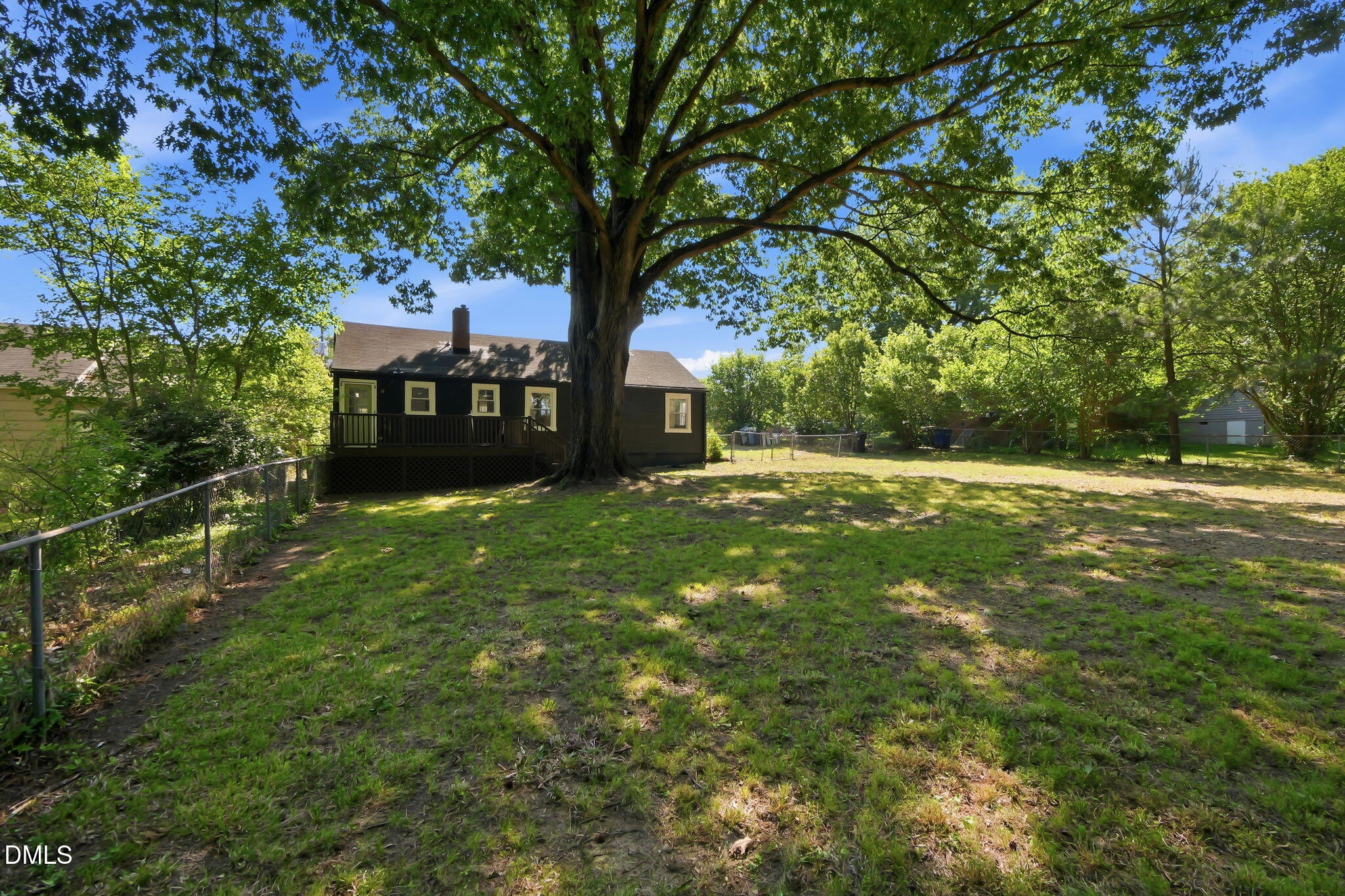 main property photo 28