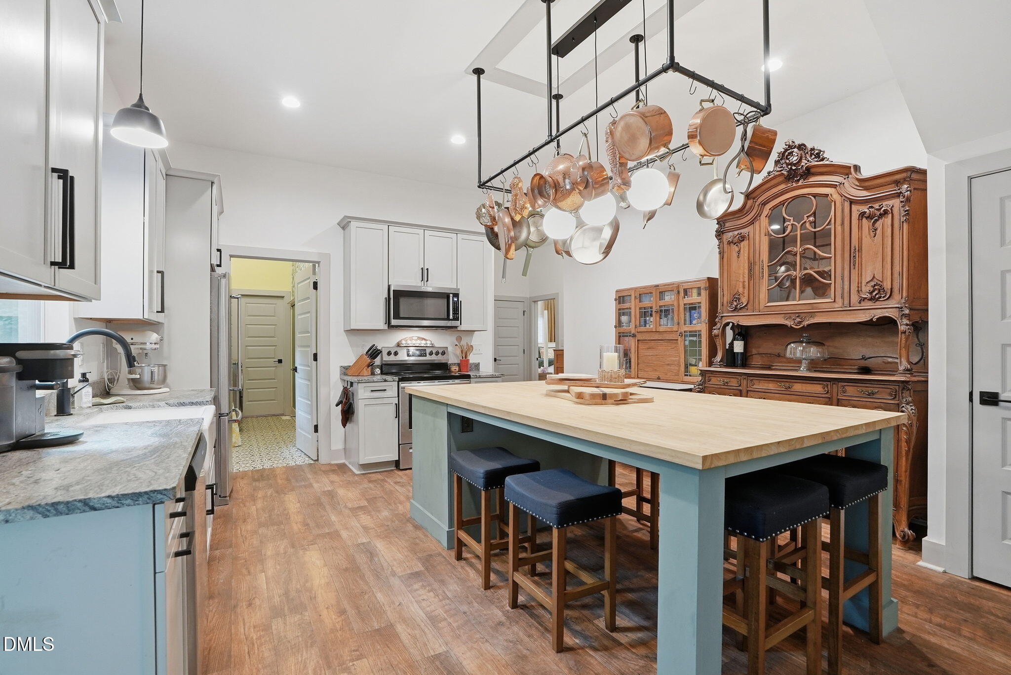 main property photo 6