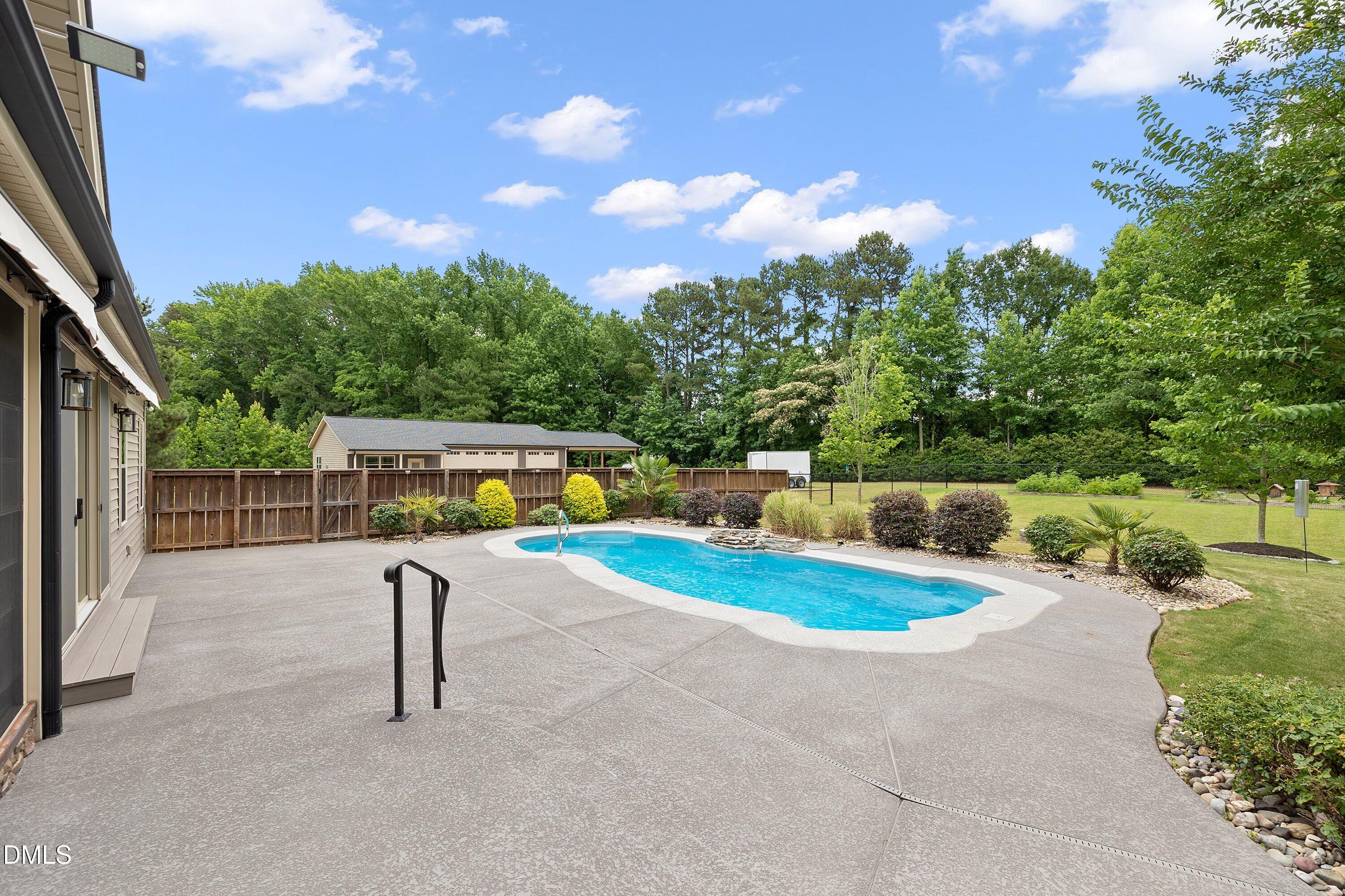 main property photo 78