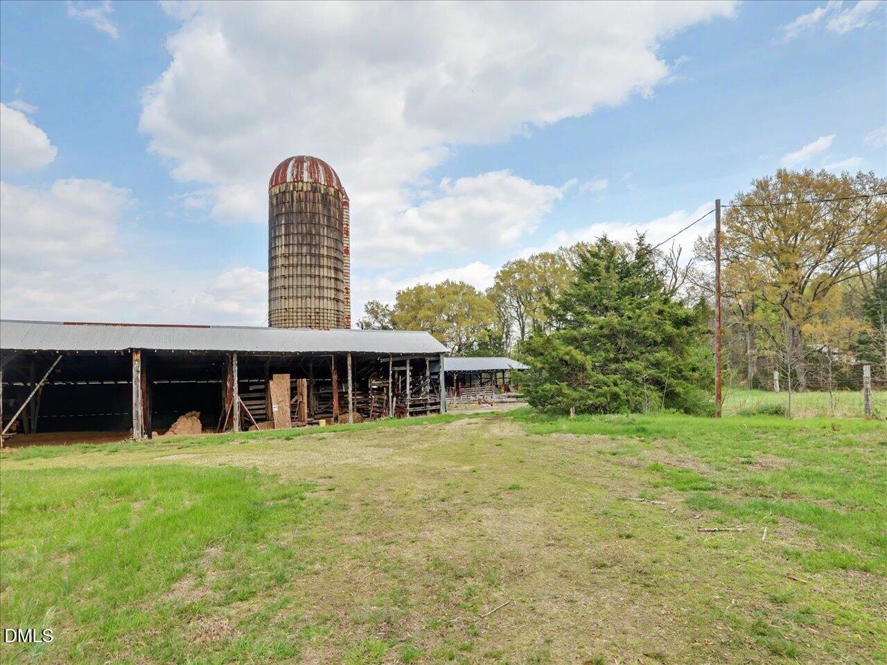 main property photo 12