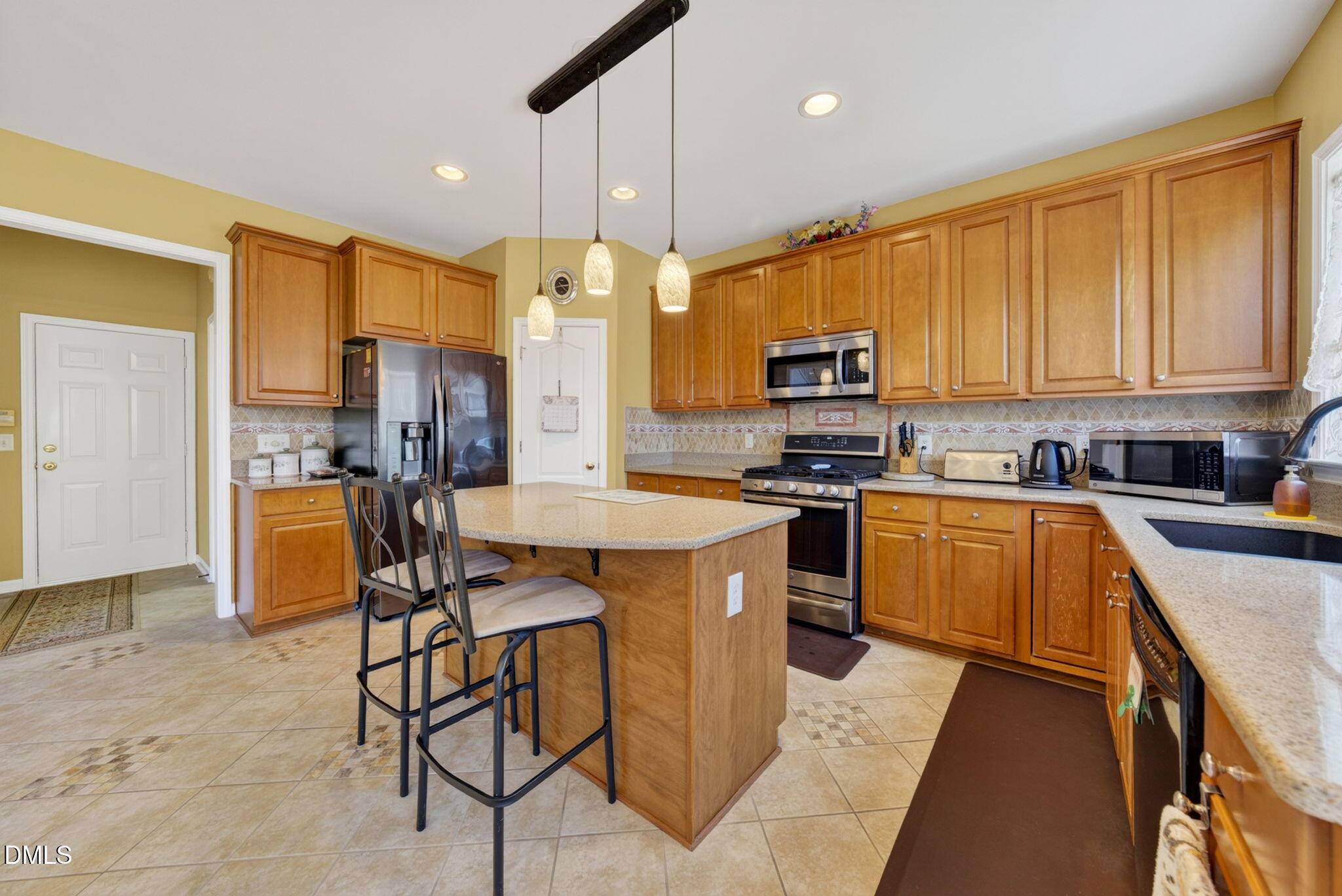 main property photo 33