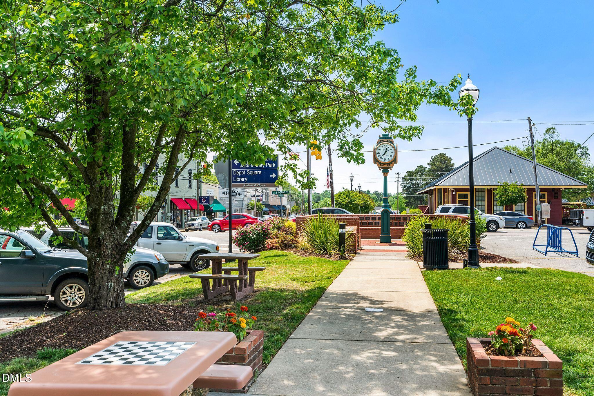 main property photo 9