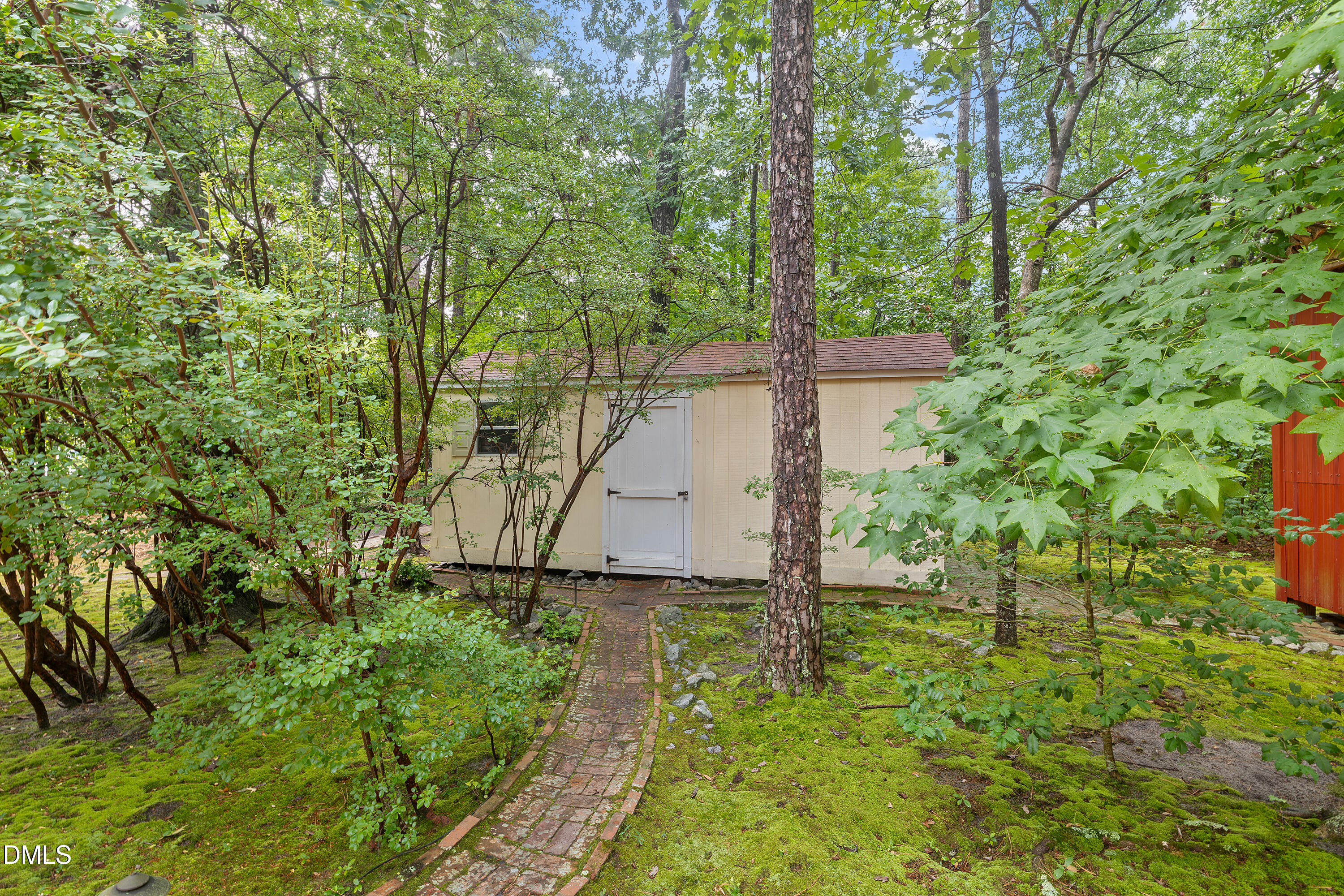 main property photo 28